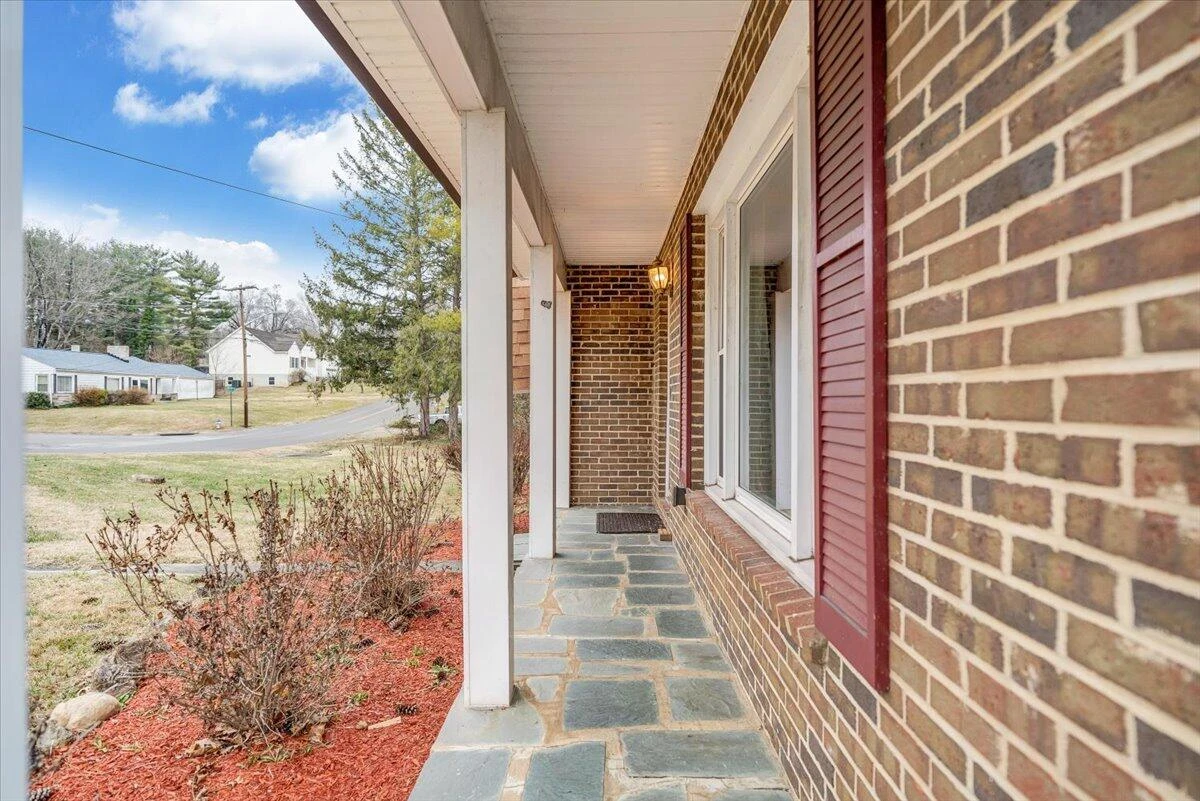 2546 Willowlawn ST - Photo 2