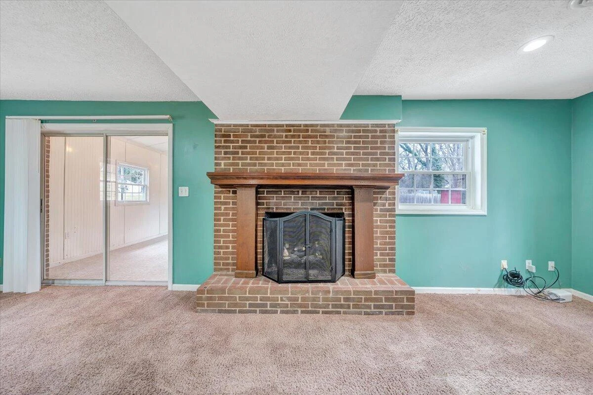 2546 Willowlawn ST - Photo 24