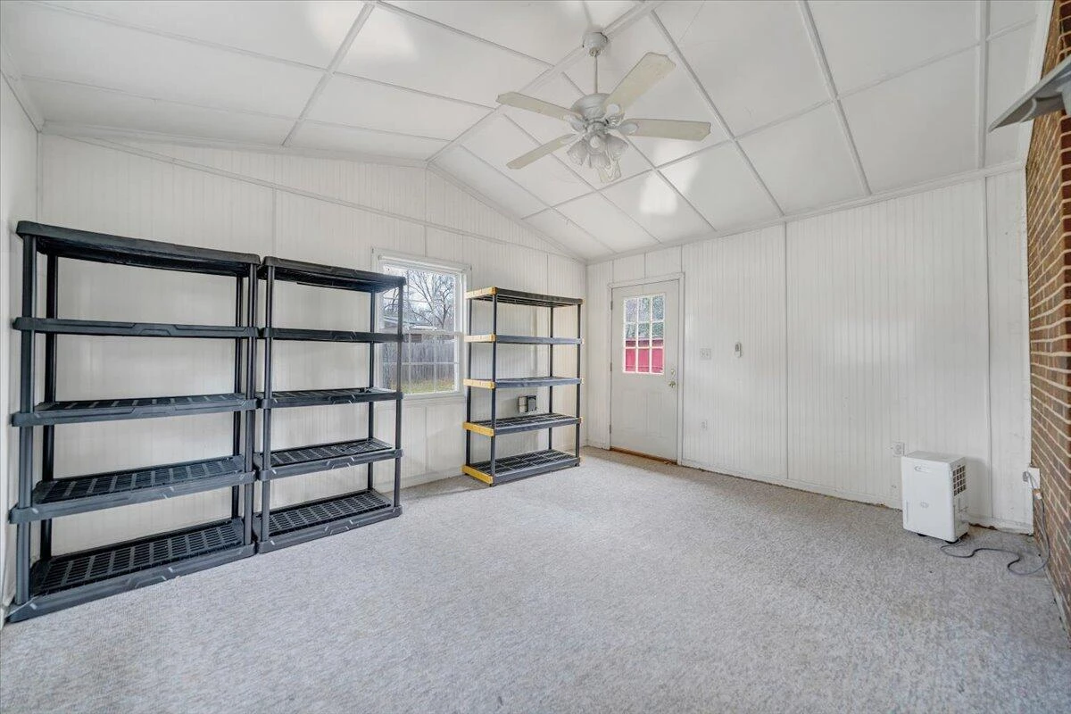 2546 Willowlawn ST - Photo 27