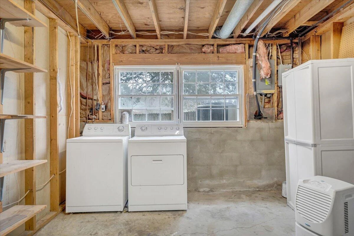2546 Willowlawn ST - Photo 31
