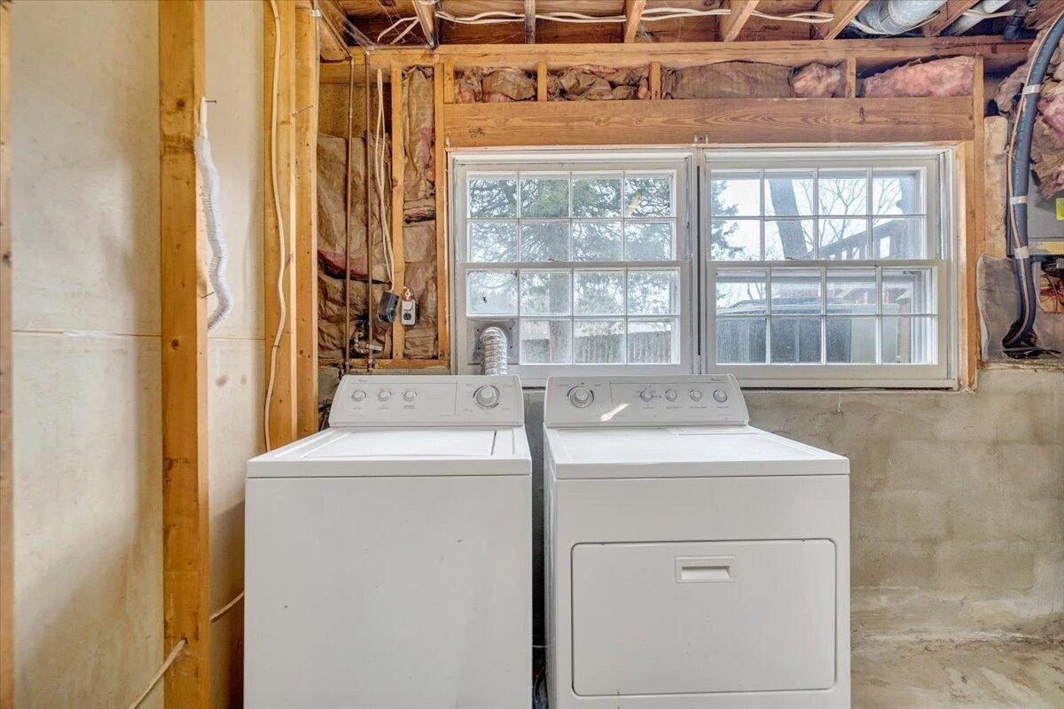 2546 Willowlawn ST - Photo 32