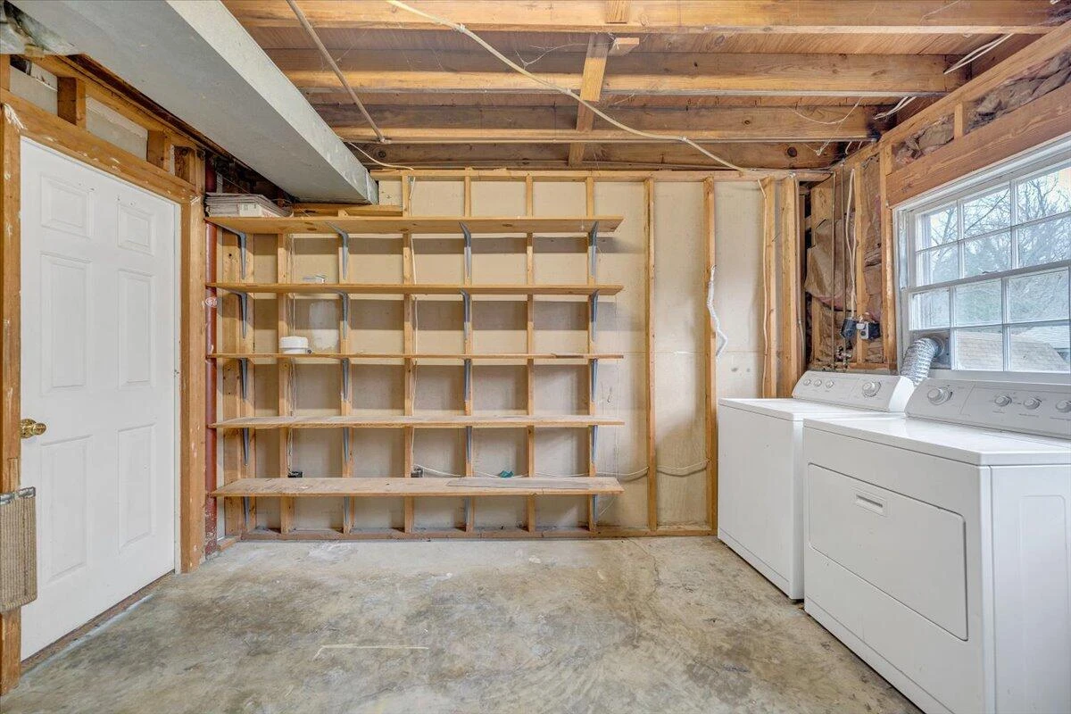 2546 Willowlawn ST - Photo 33