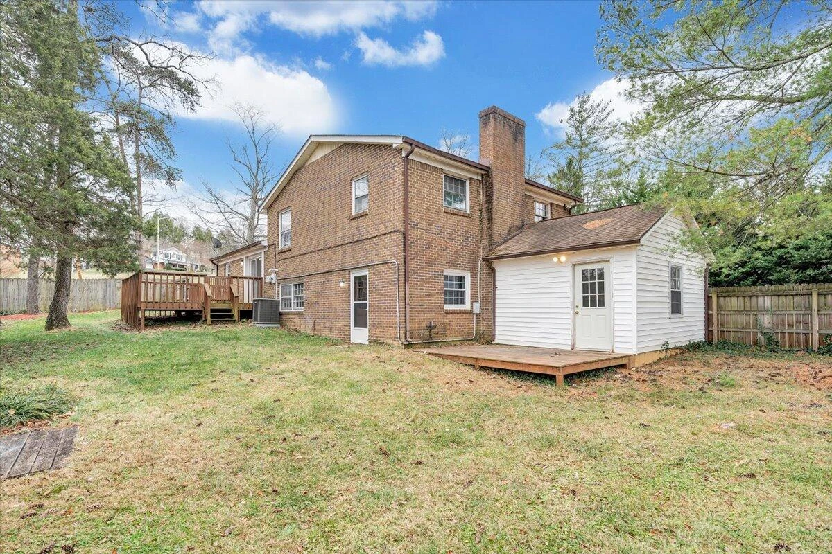 2546 Willowlawn ST - Photo 37