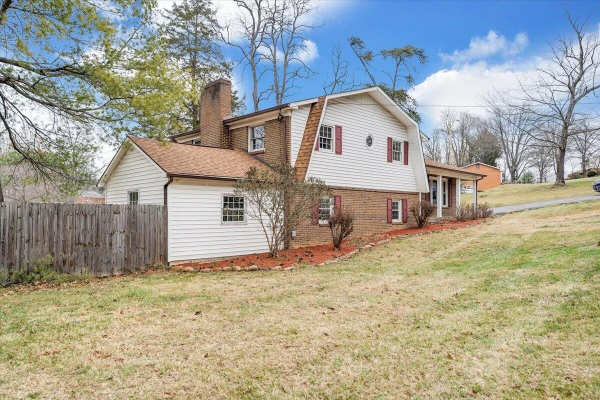 2546 Willowlawn ST - Photo 45