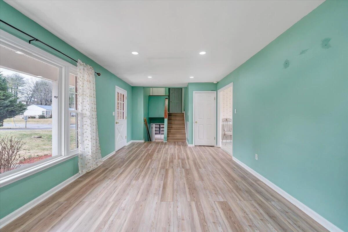 2546 Willowlawn ST - Photo 7