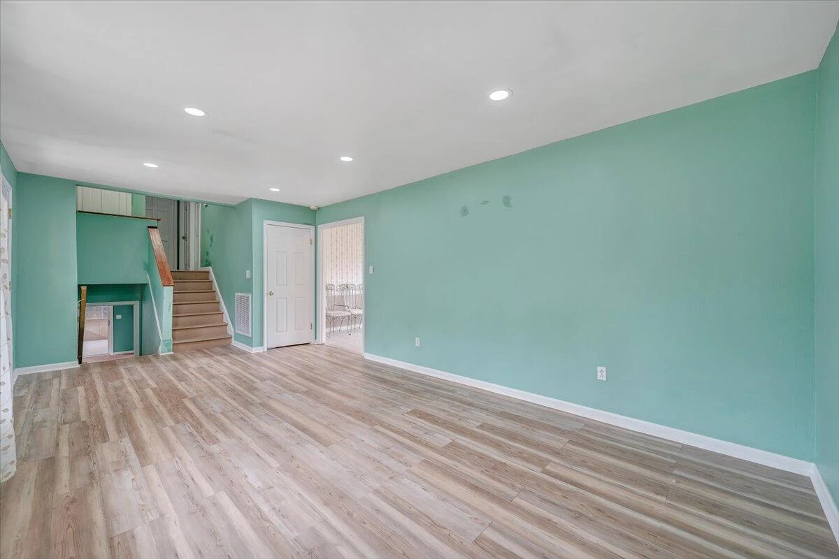 2546 Willowlawn ST - Photo 8