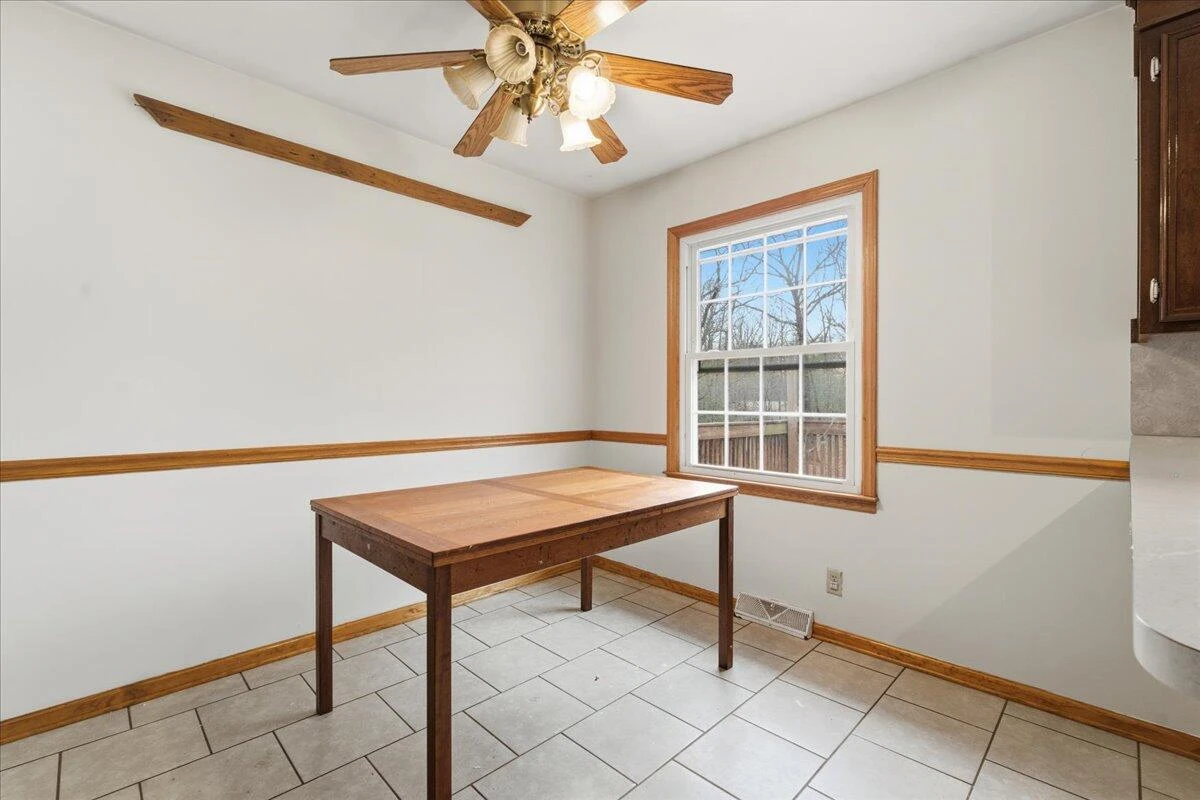 2835 Edwardsville RD - Photo 5