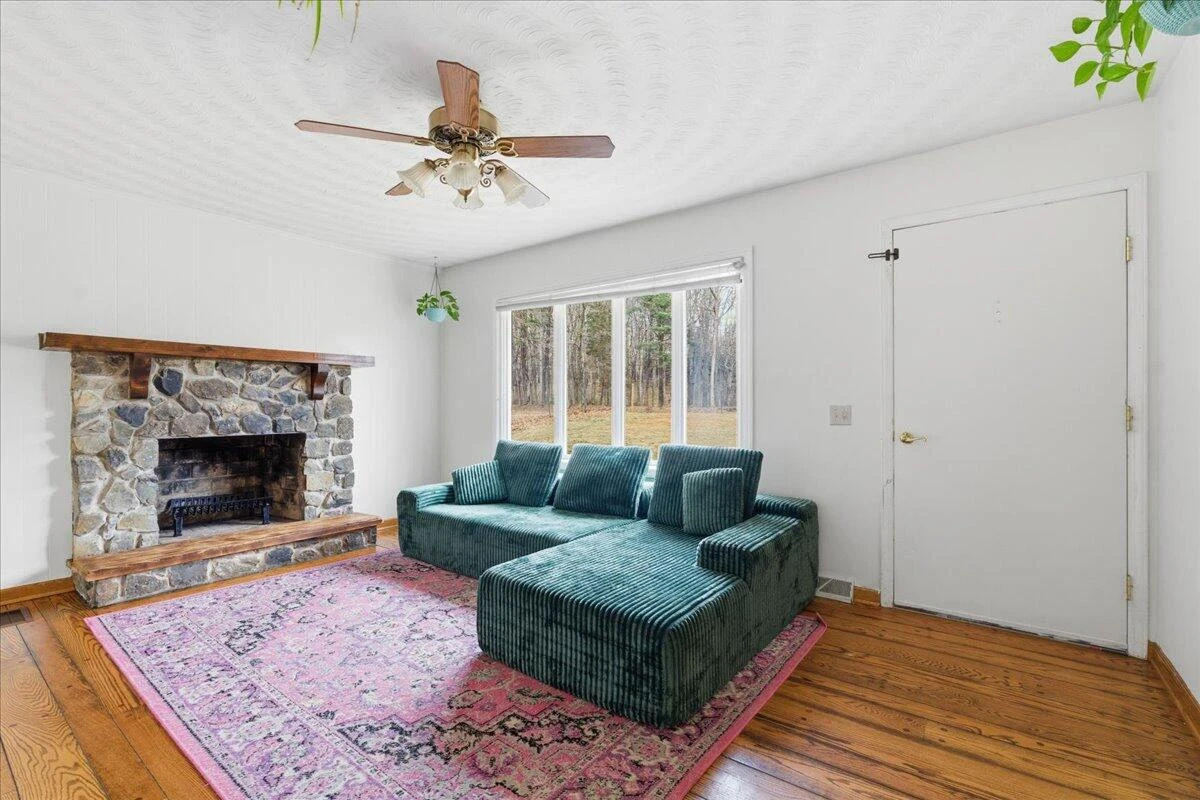 2835 Edwardsville RD - Photo 6