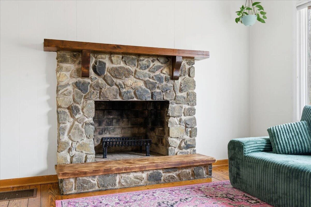 2835 Edwardsville RD - Photo 8