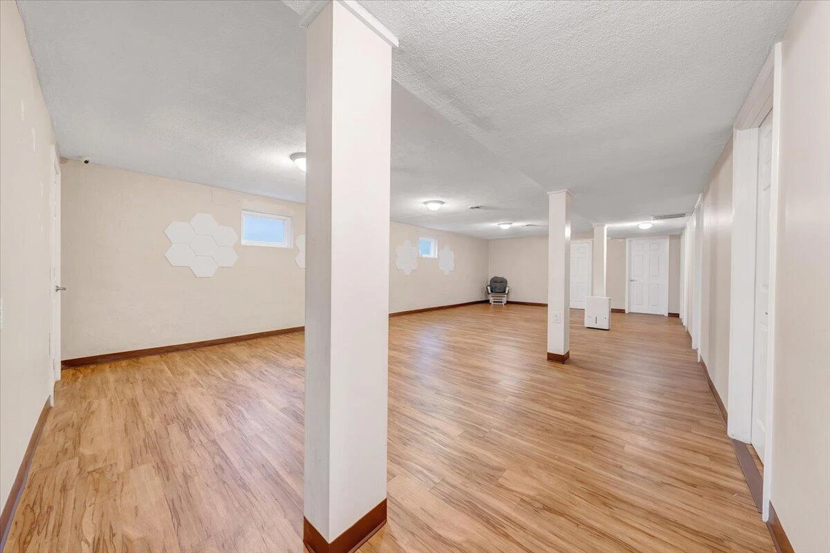 418 N Beverly AVE - Photo 16
