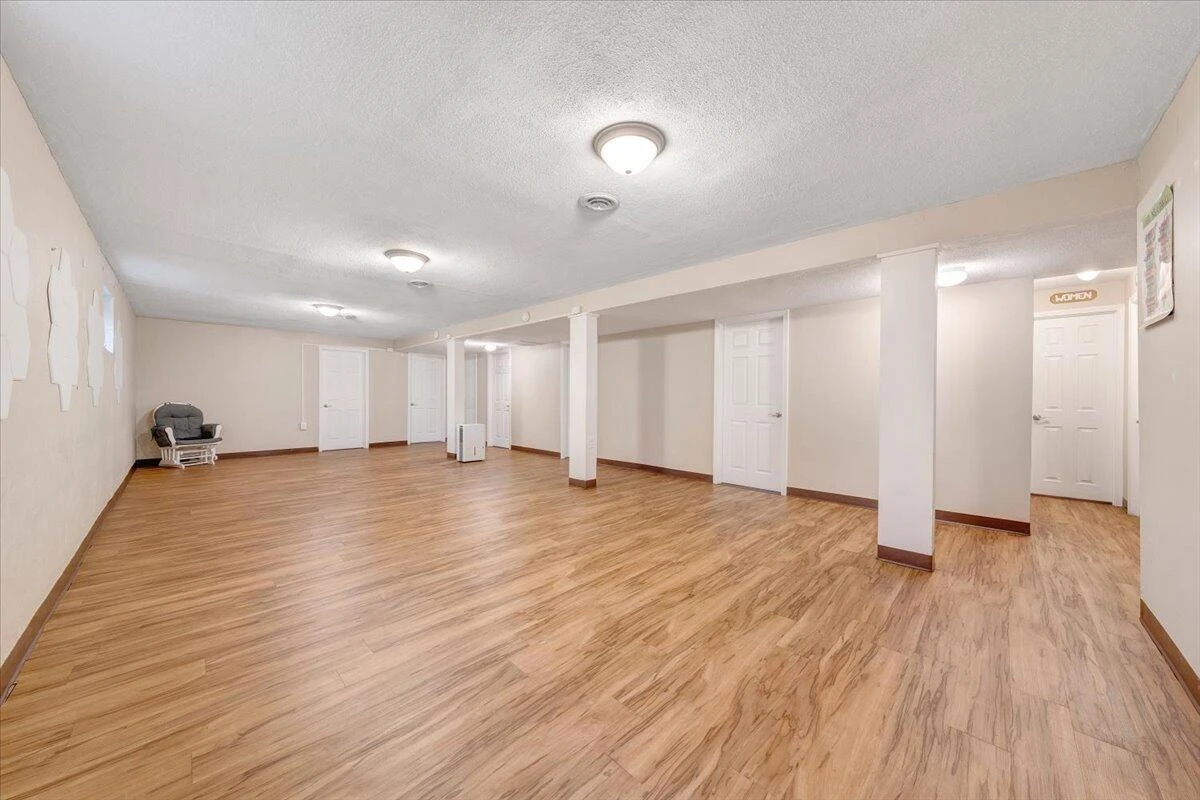 418 N Beverly AVE - Photo 18