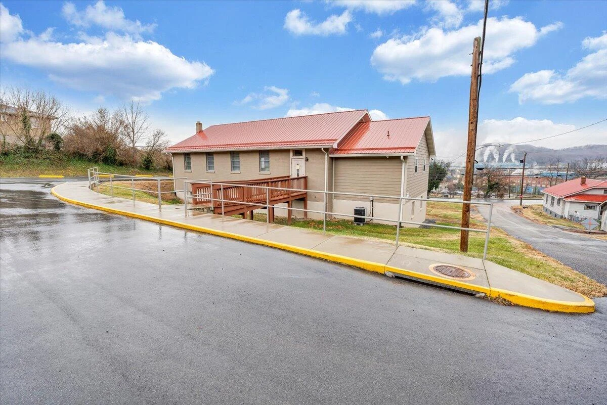 418 N Beverly AVE - Photo 43