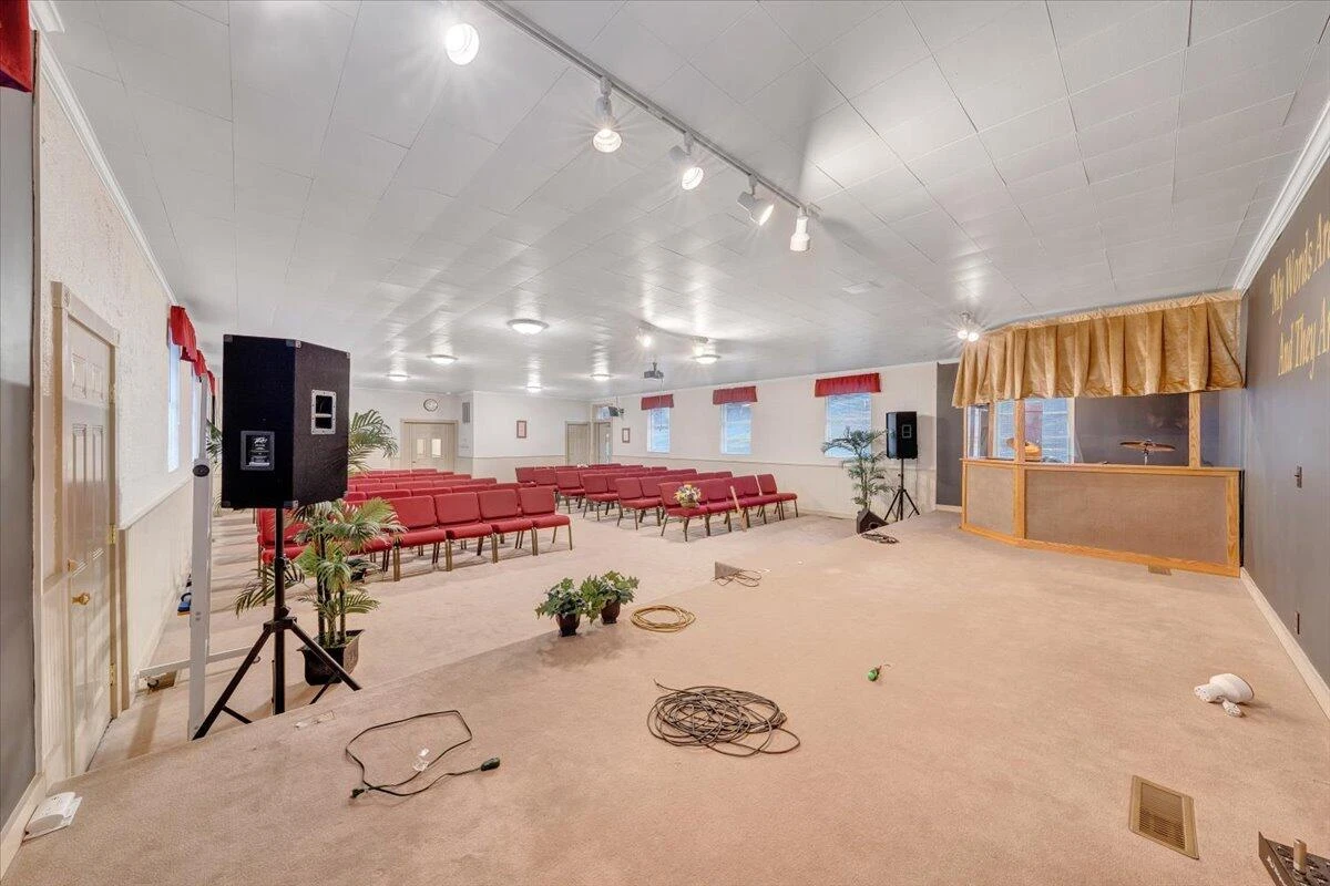 418 N Beverly AVE - Photo 8