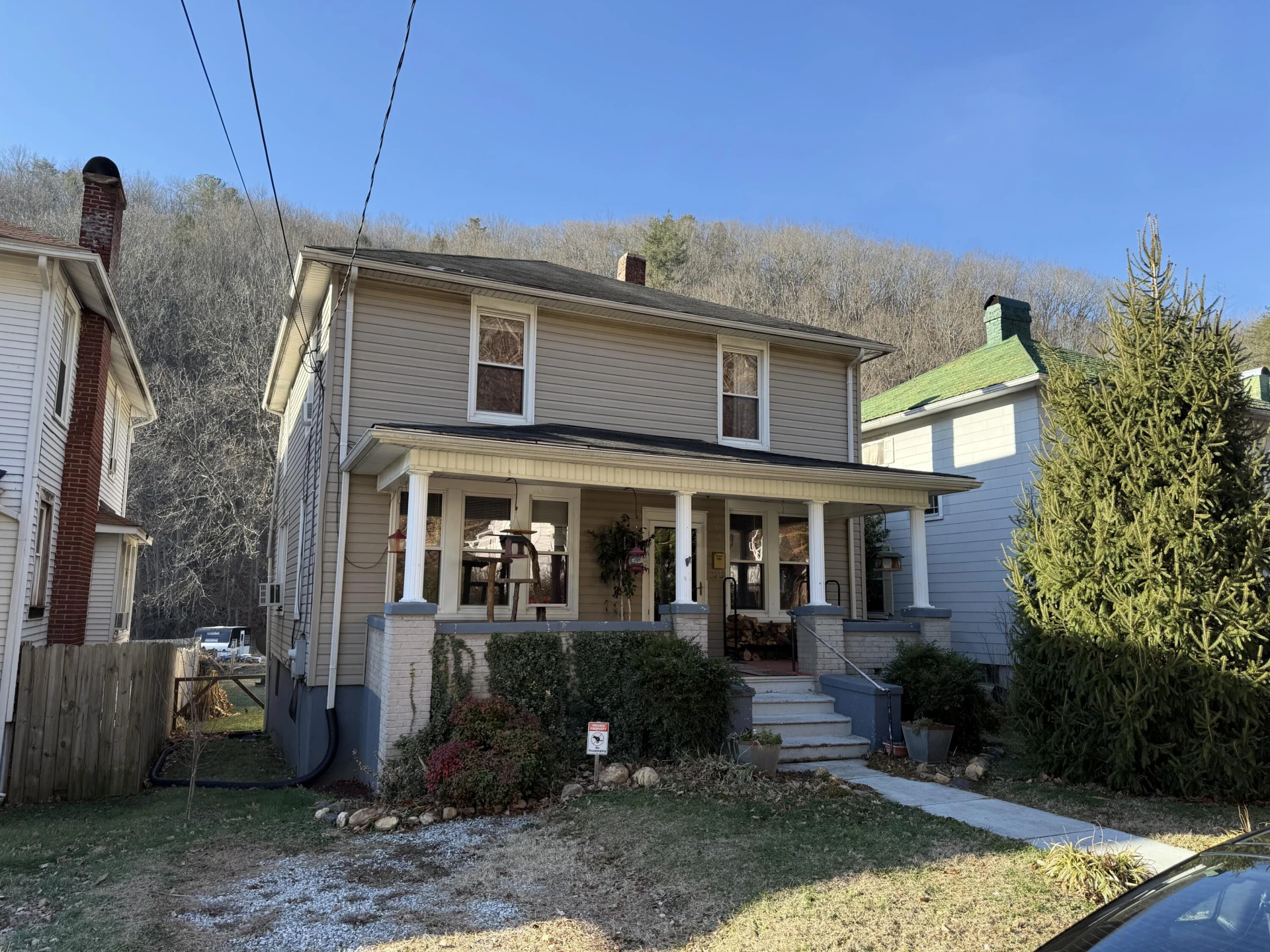 617 Roxbury ST - Photo 2