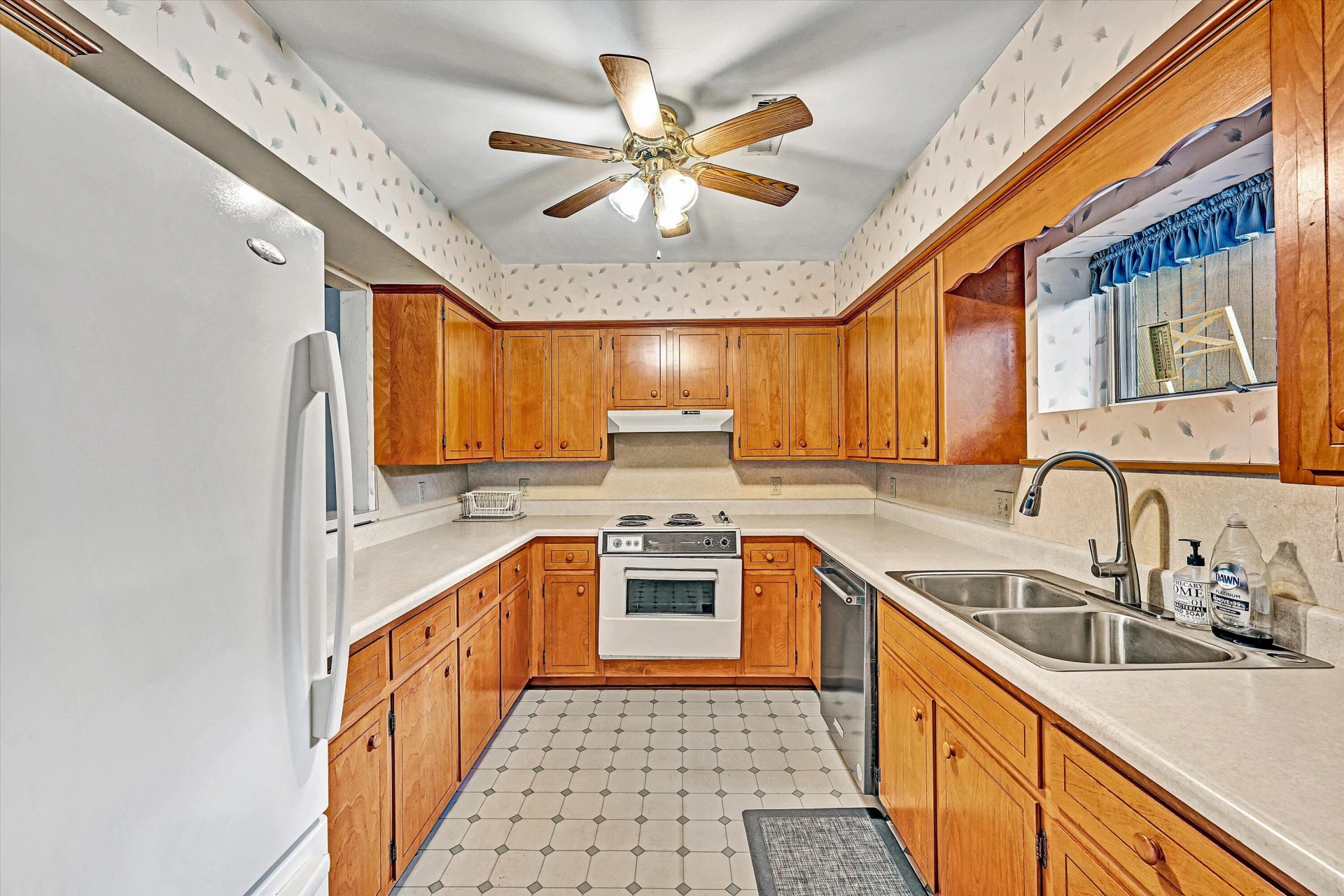 517 Dillon DR - Photo 10