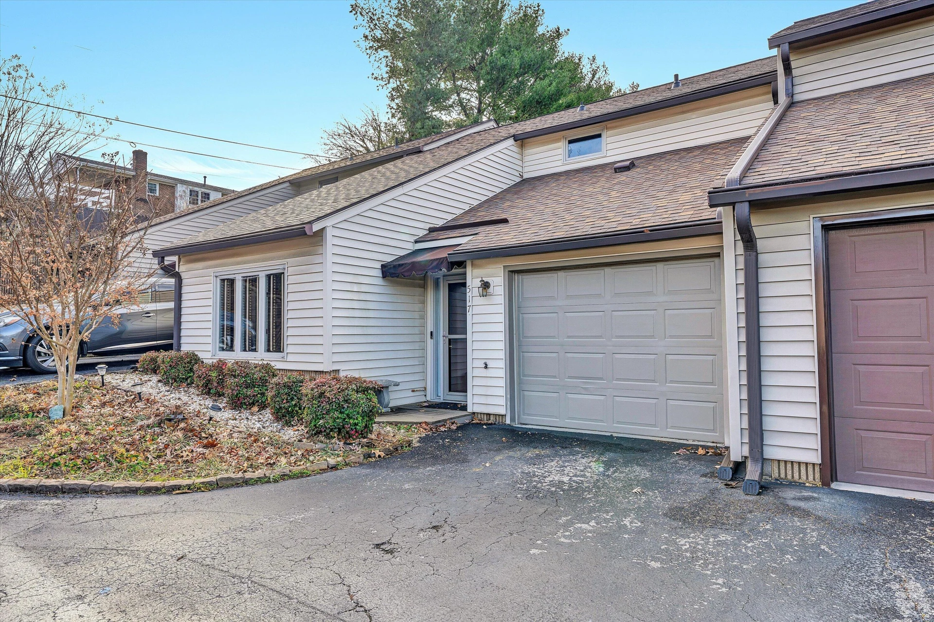 517 Dillon DR - Photo 2