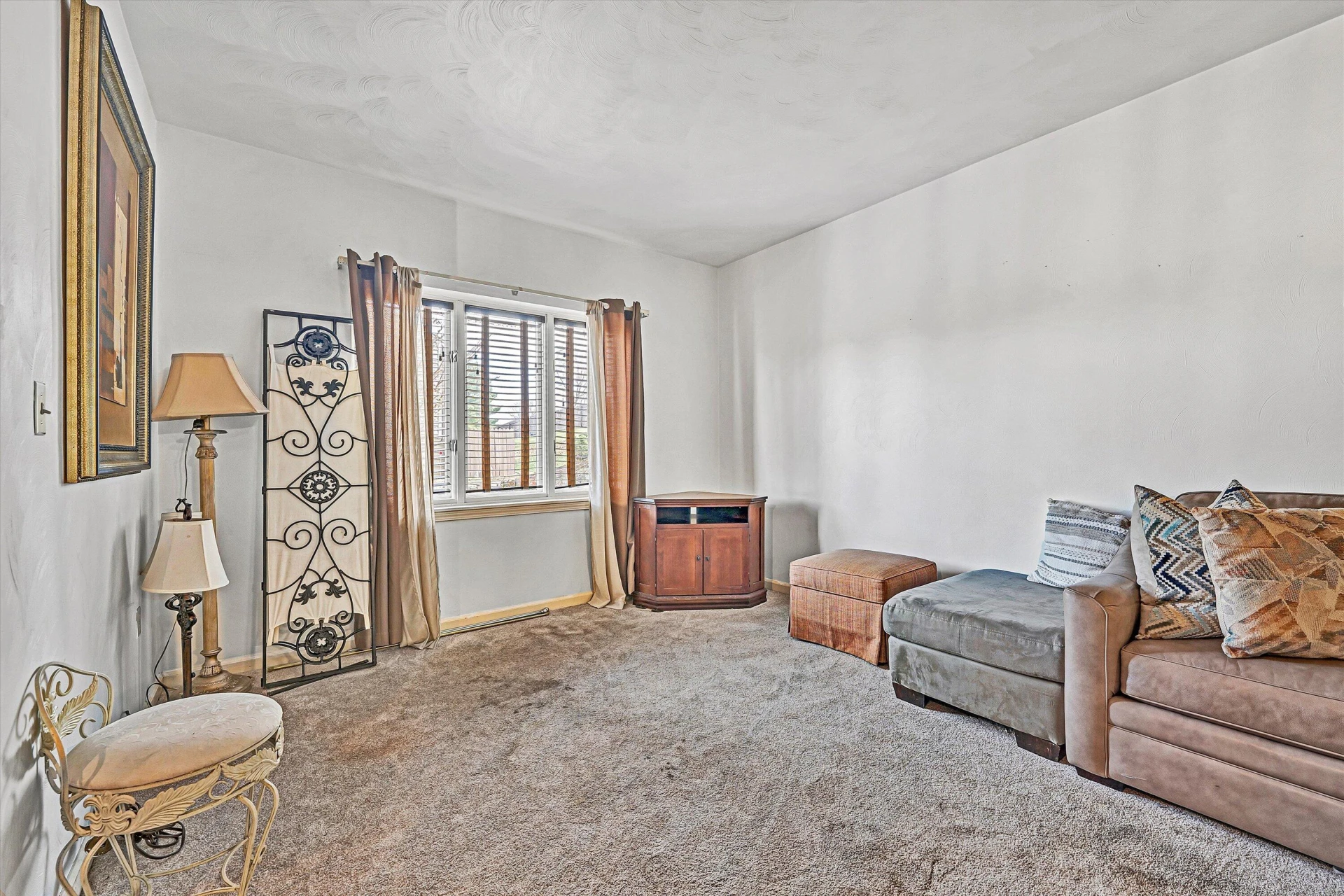 517 Dillon DR - Photo 4