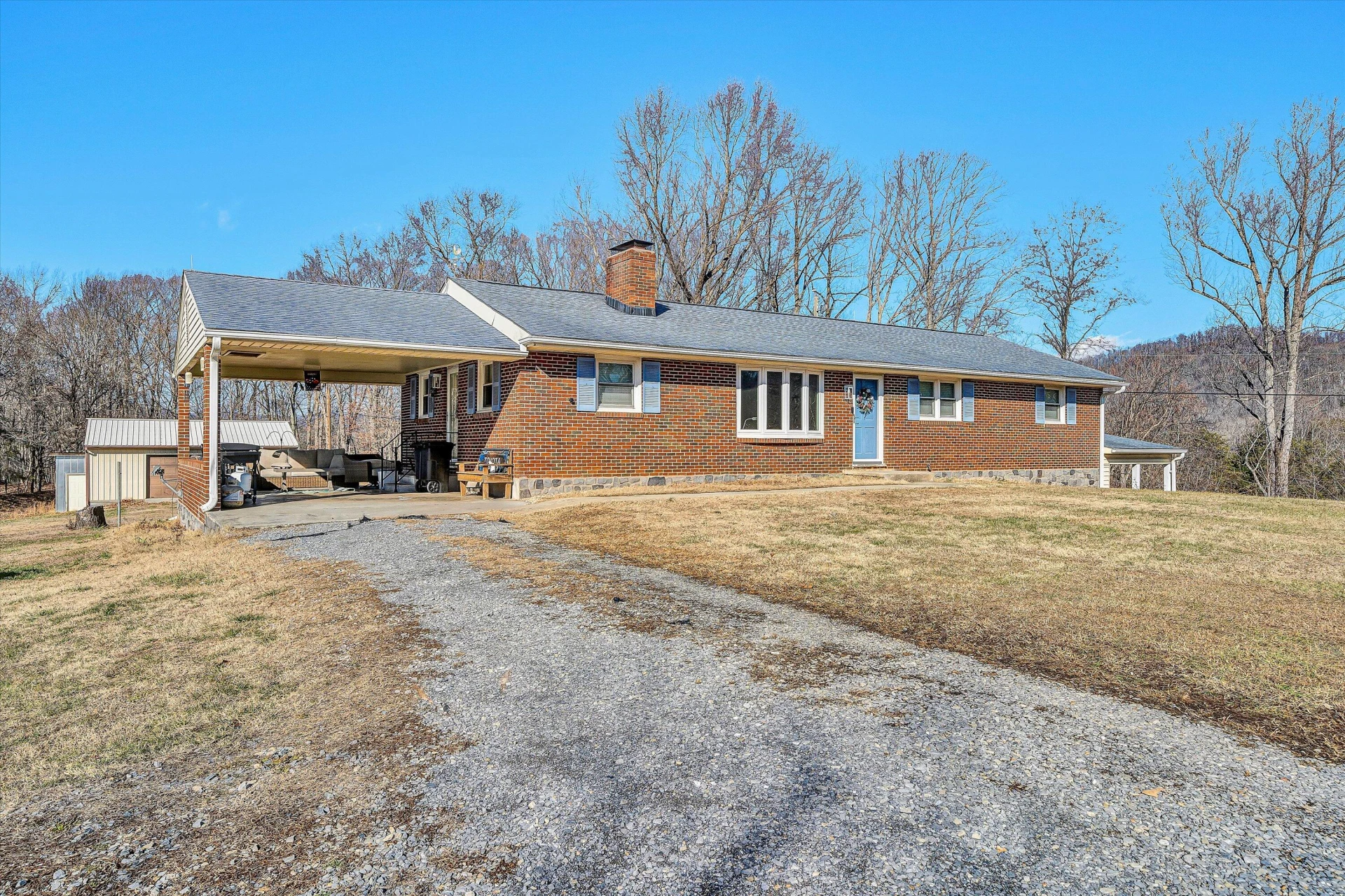 1075 Breezy Hill RD - Photo 2
