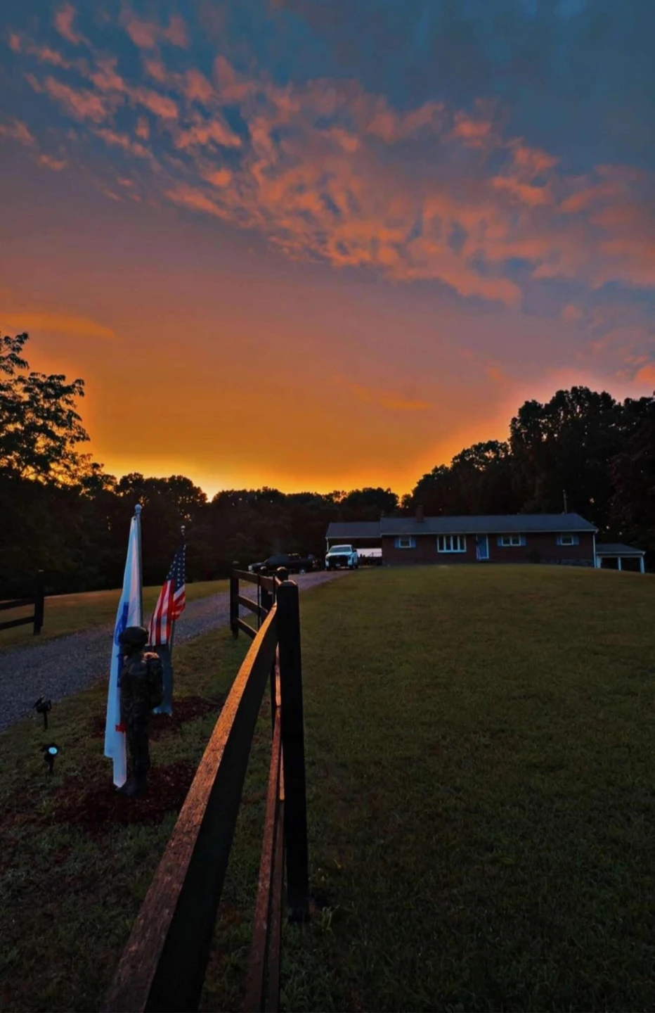 1075 Breezy Hill RD - Photo 3