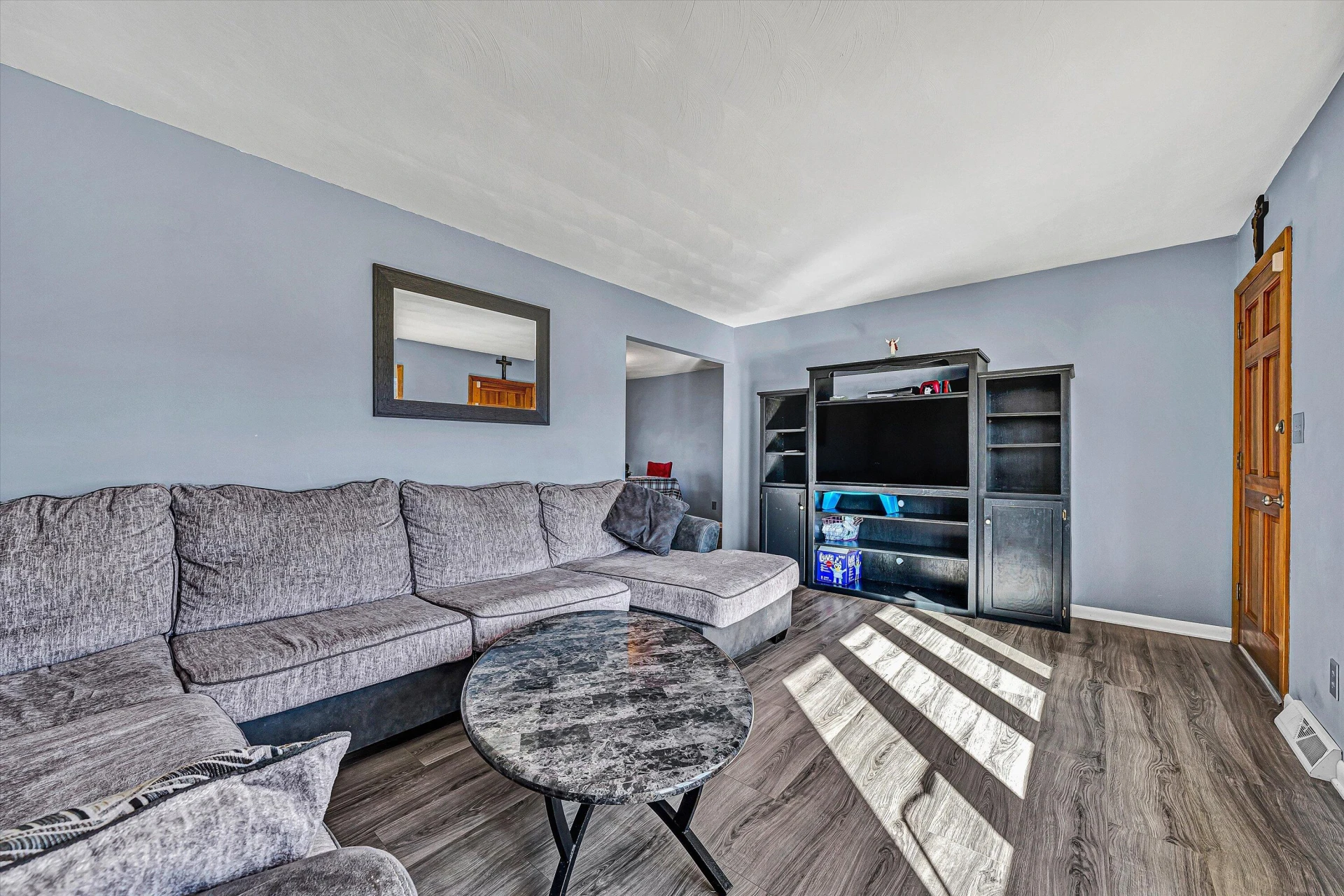 1075 Breezy Hill RD - Photo 4