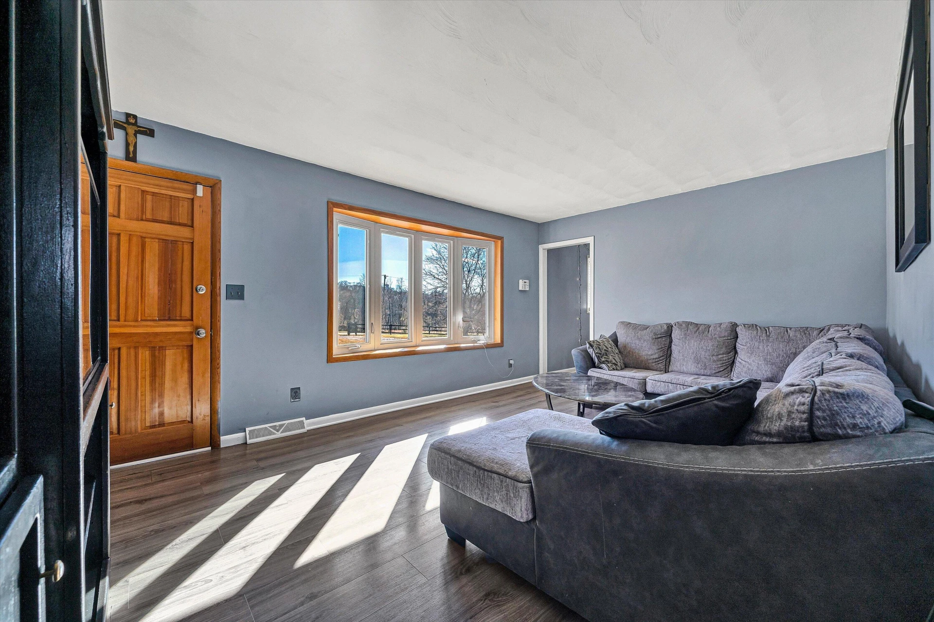 1075 Breezy Hill RD - Photo 5