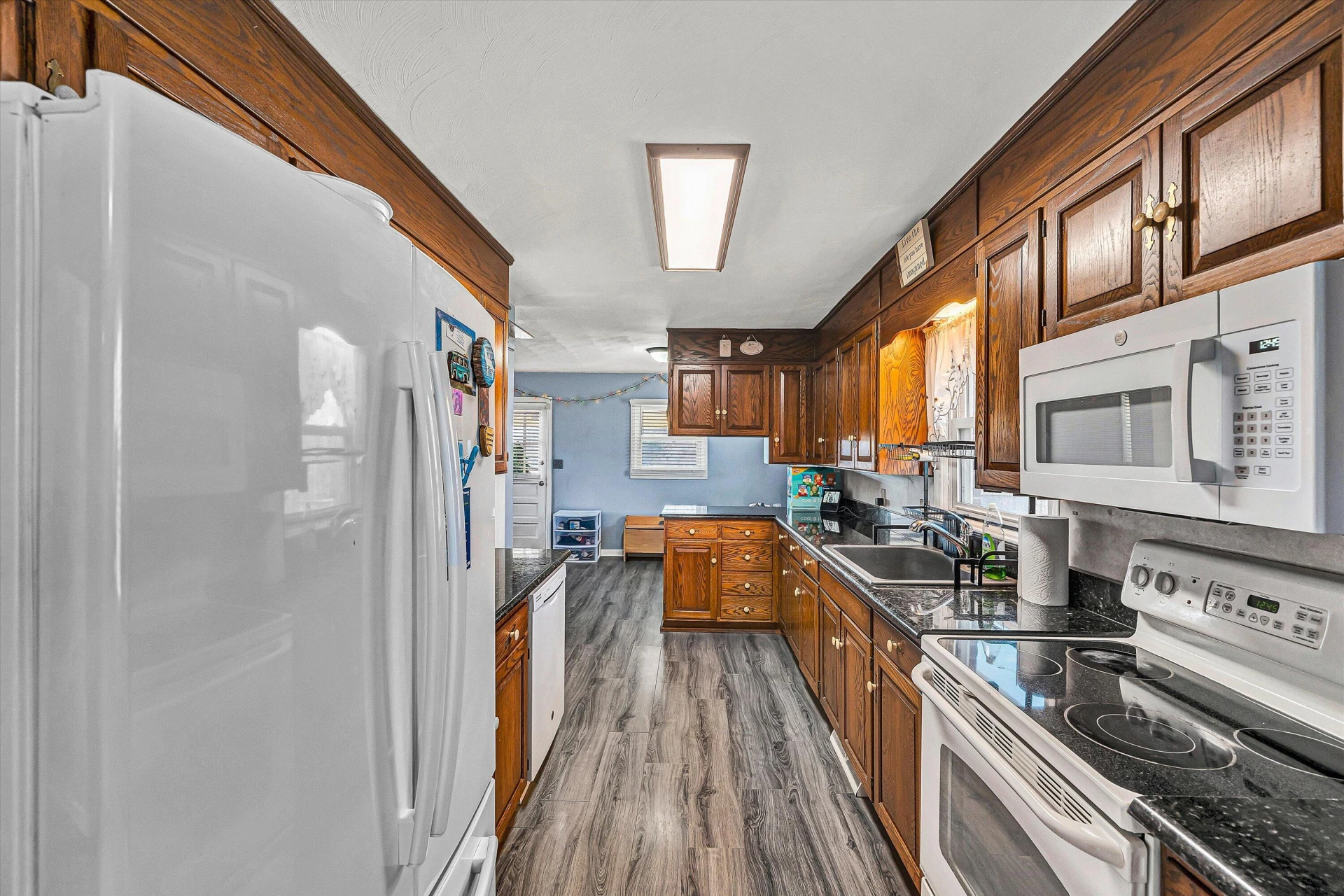 1075 Breezy Hill RD - Photo 6