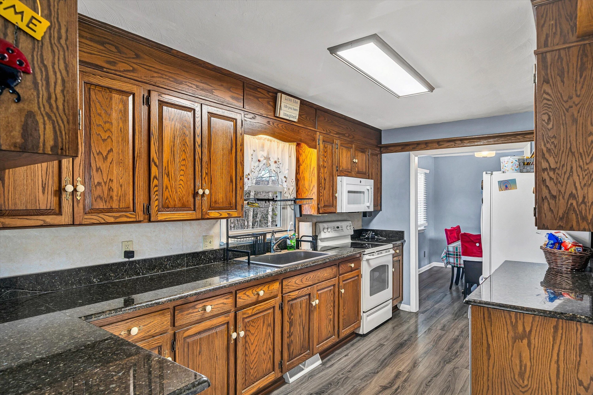 1075 Breezy Hill RD - Photo 7