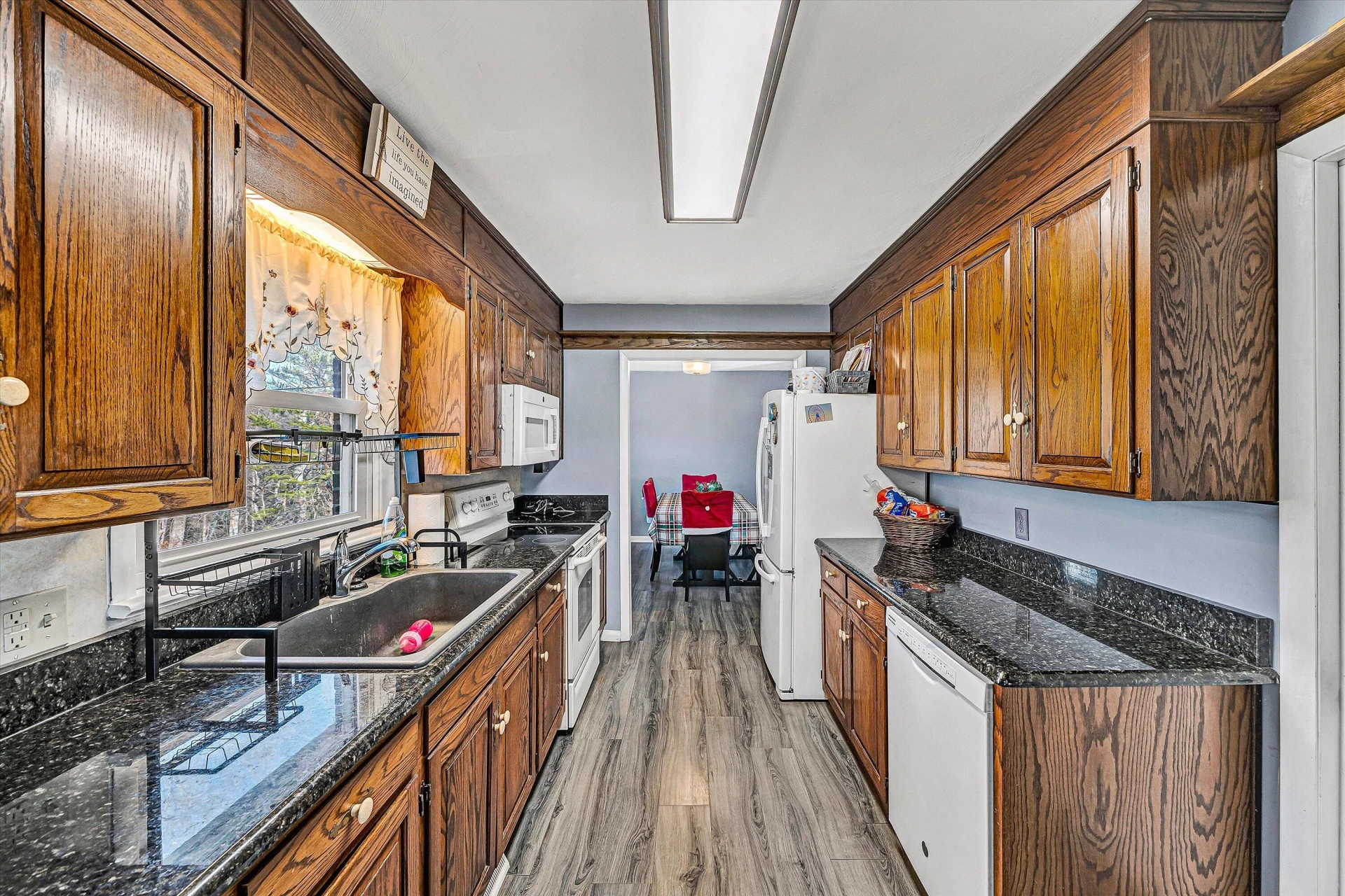 1075 Breezy Hill RD - Photo 8