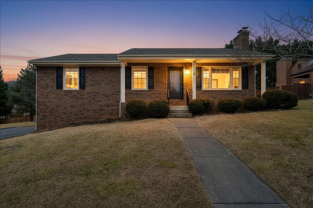 5030 Jonathan LN
