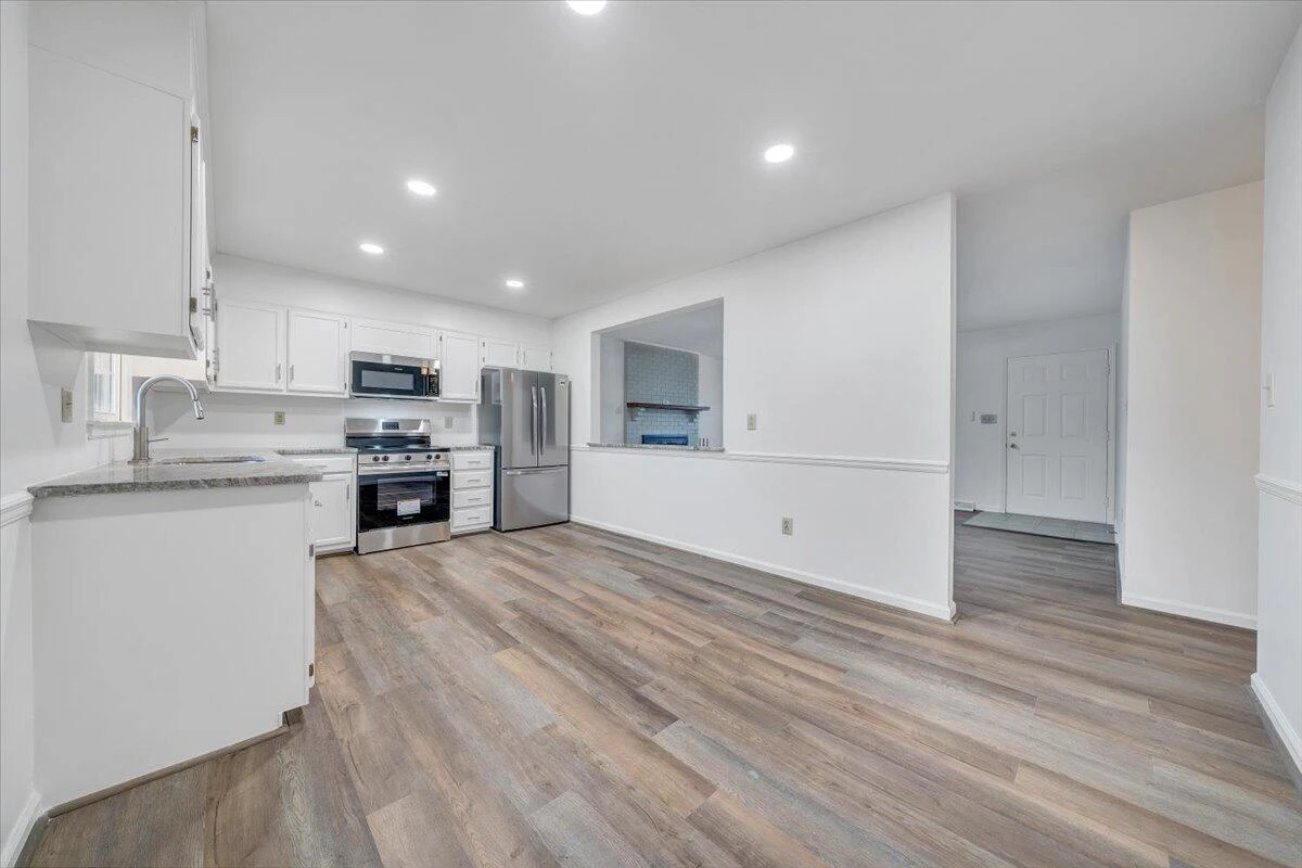 5030 Jonathan LN - Photo 10