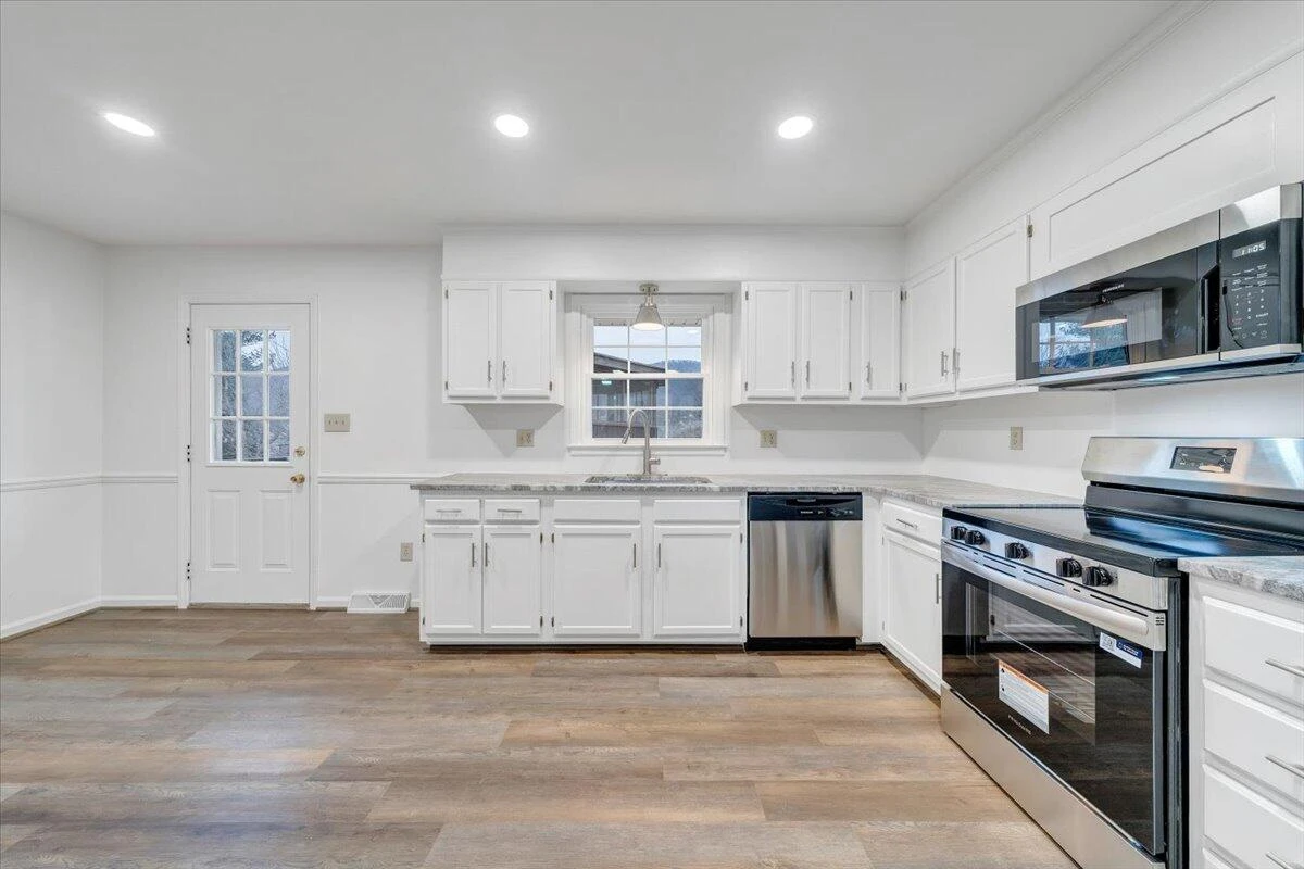 5030 Jonathan LN - Photo 13