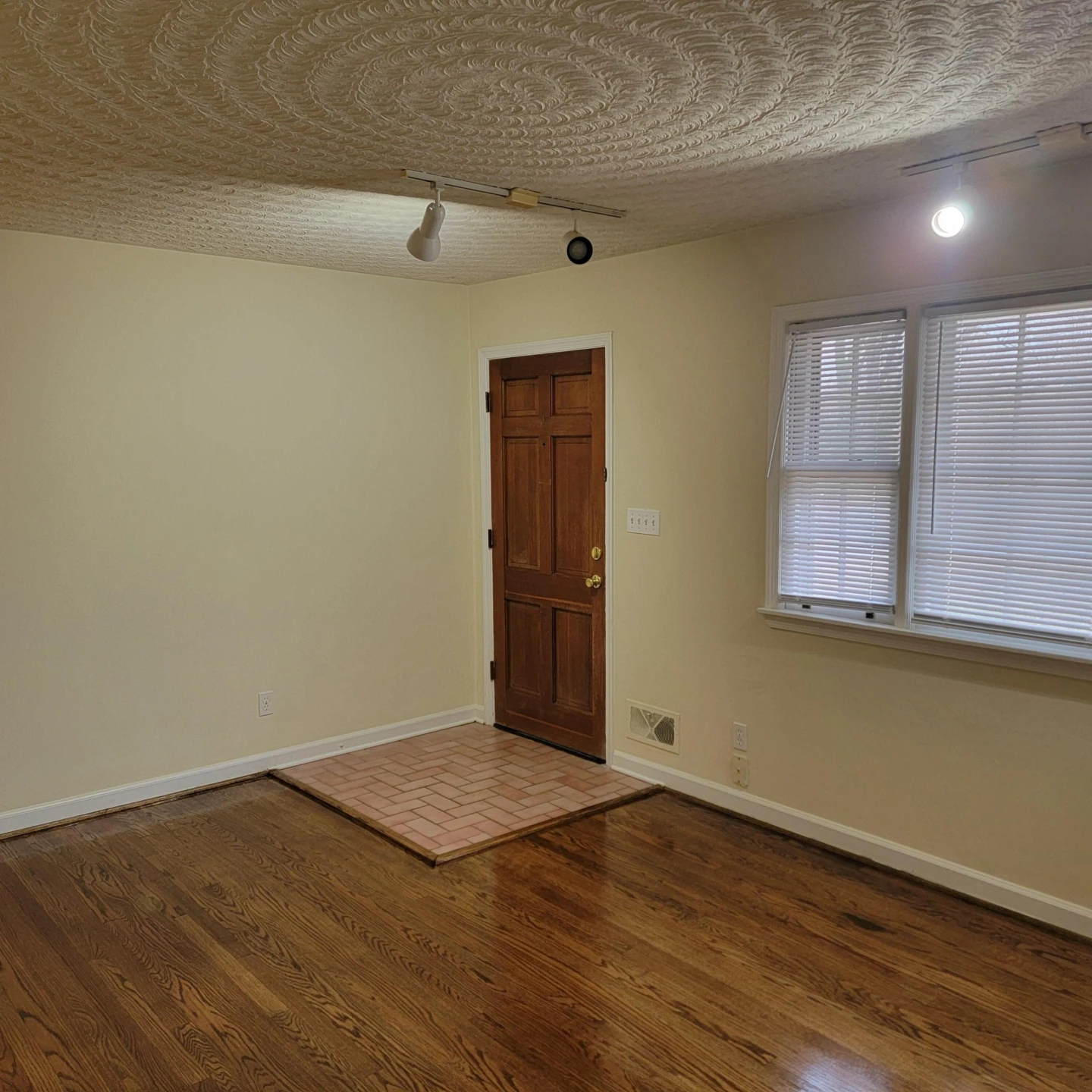 655 Timberidge RD - Photo 3
