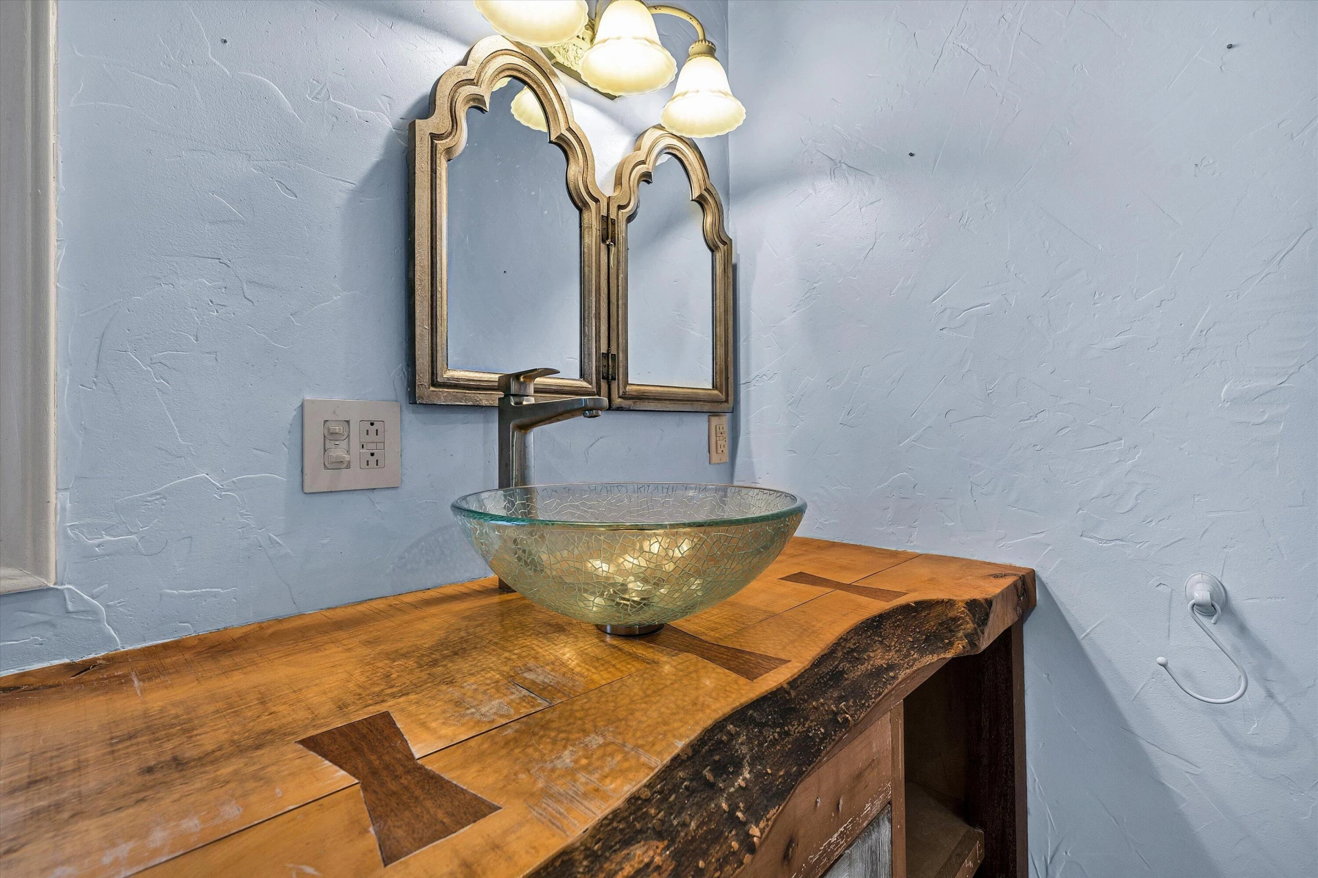 8 Middle ST - Photo 14