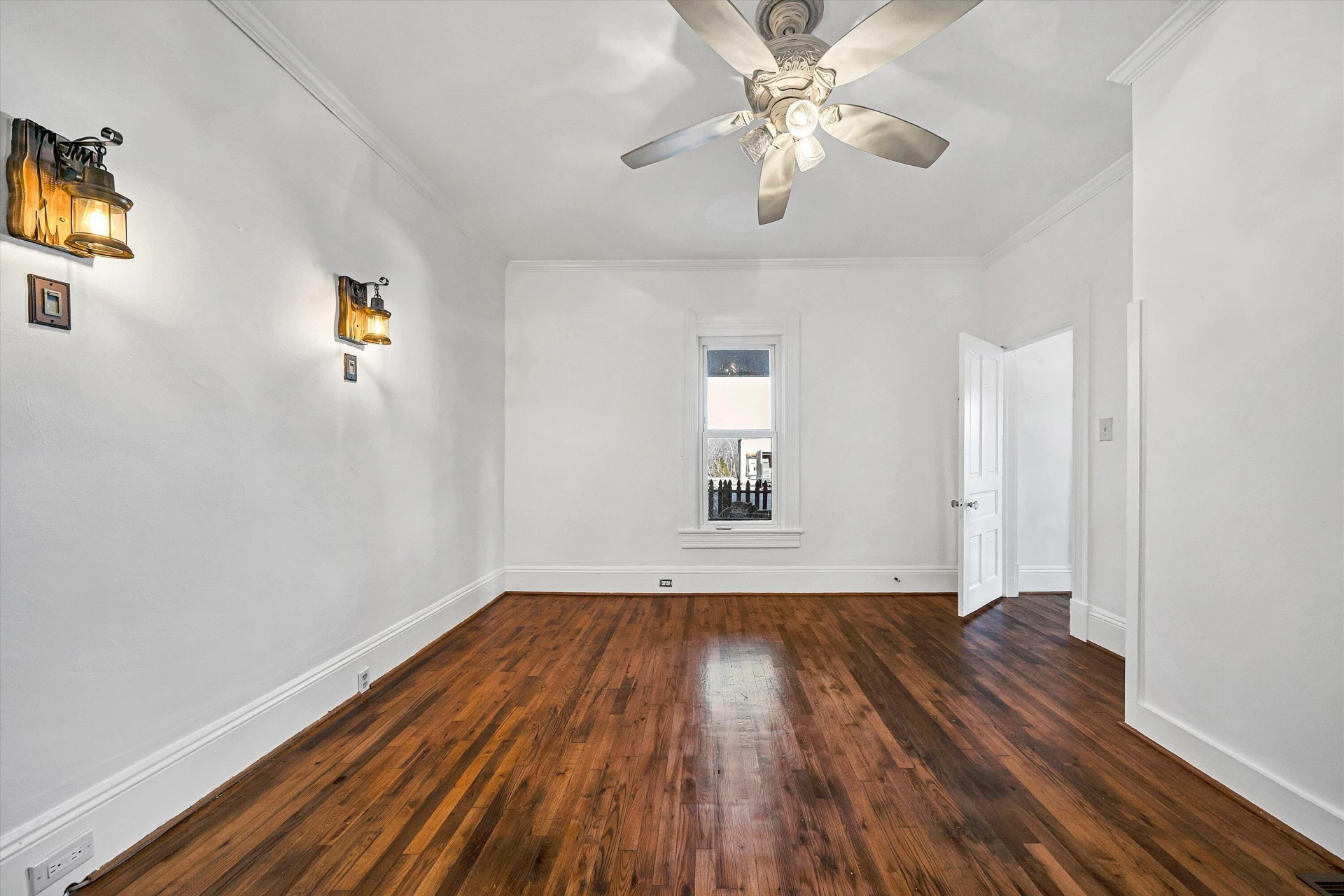 8 Middle ST - Photo 17