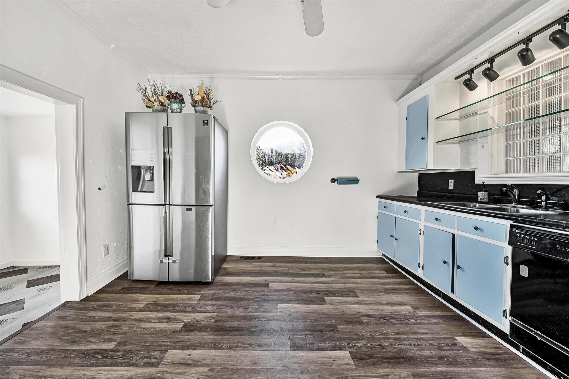 8 Middle ST - Photo 20