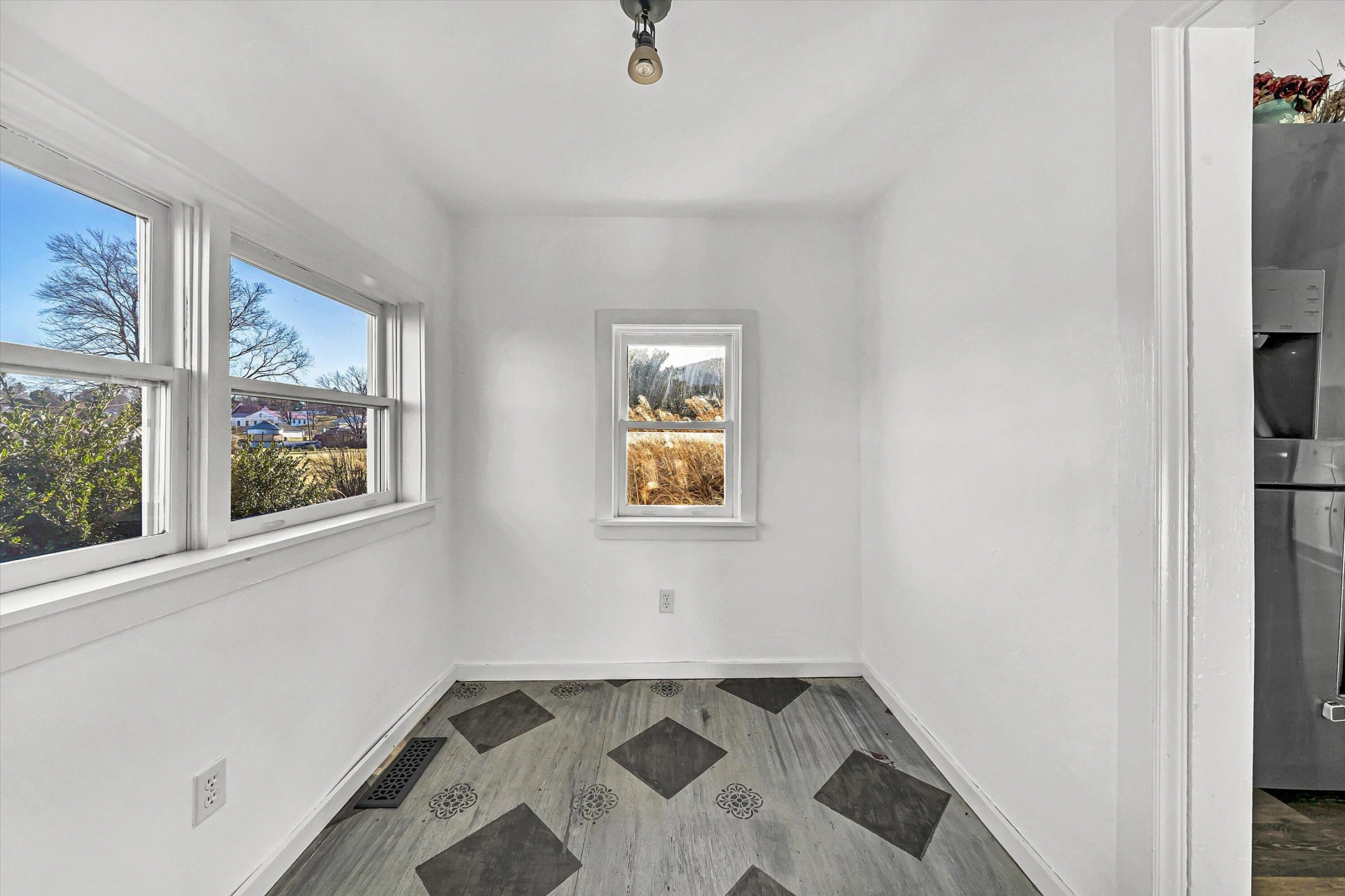 8 Middle ST - Photo 23