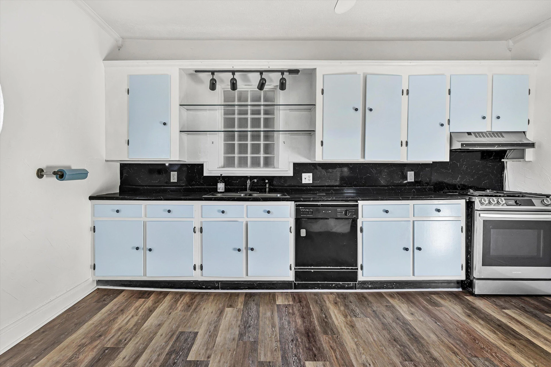 8 Middle ST - Photo 24