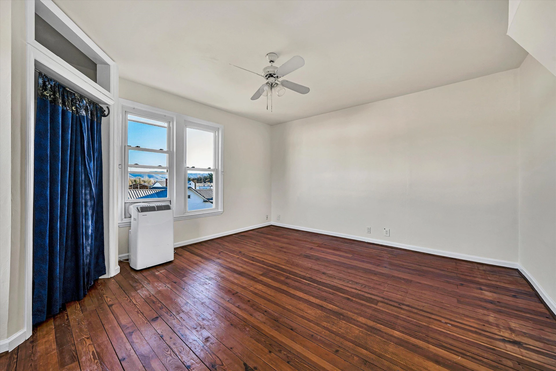 8 Middle ST - Photo 29