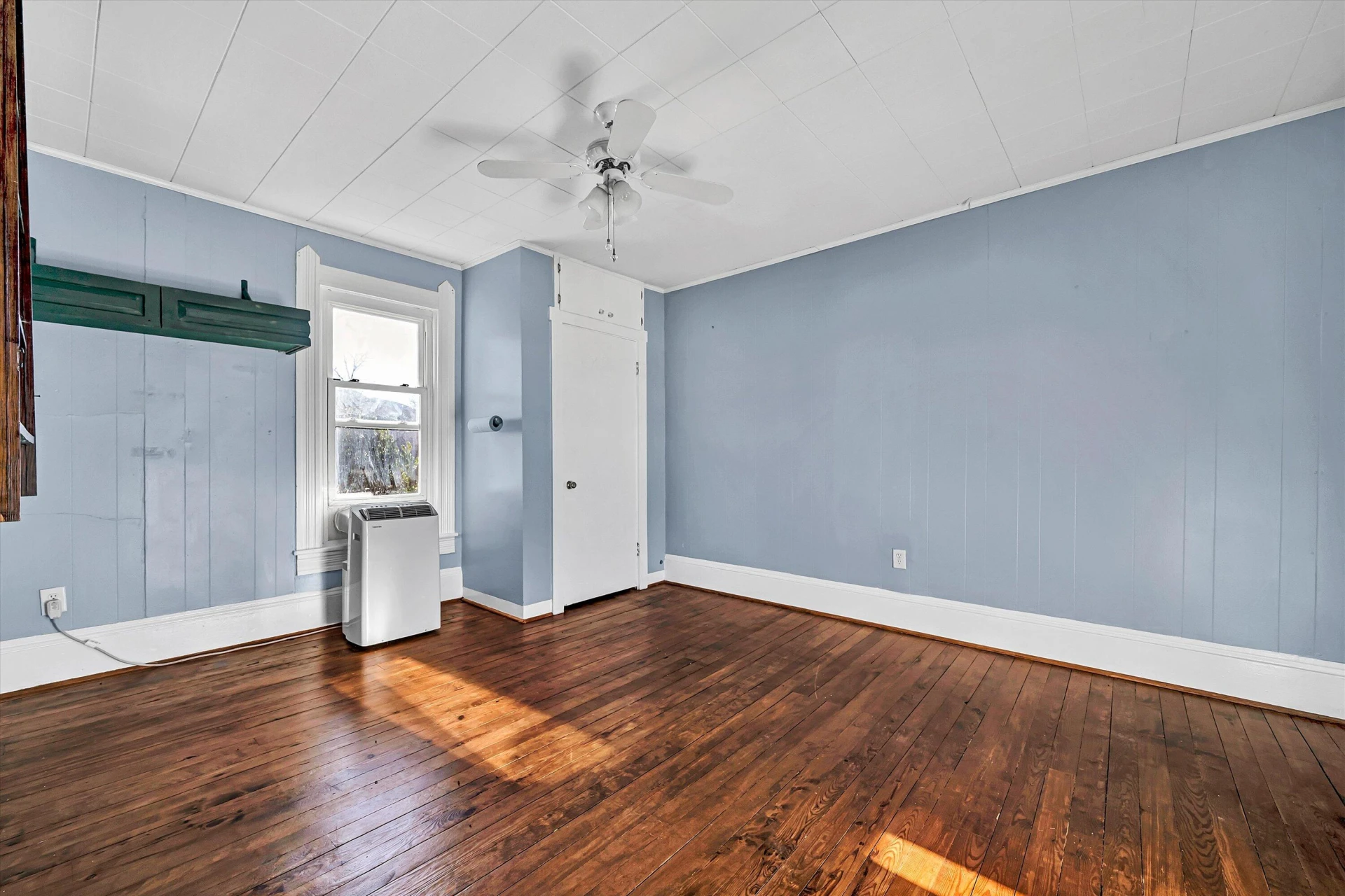 8 Middle ST - Photo 31