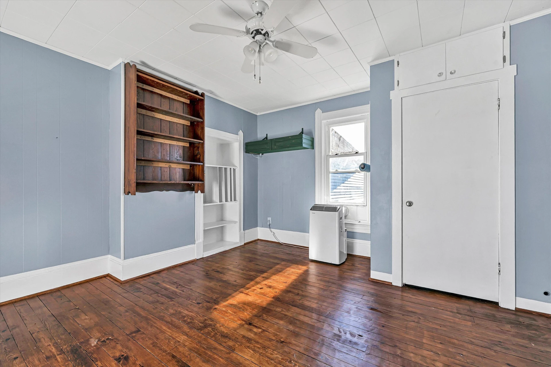 8 Middle ST - Photo 32