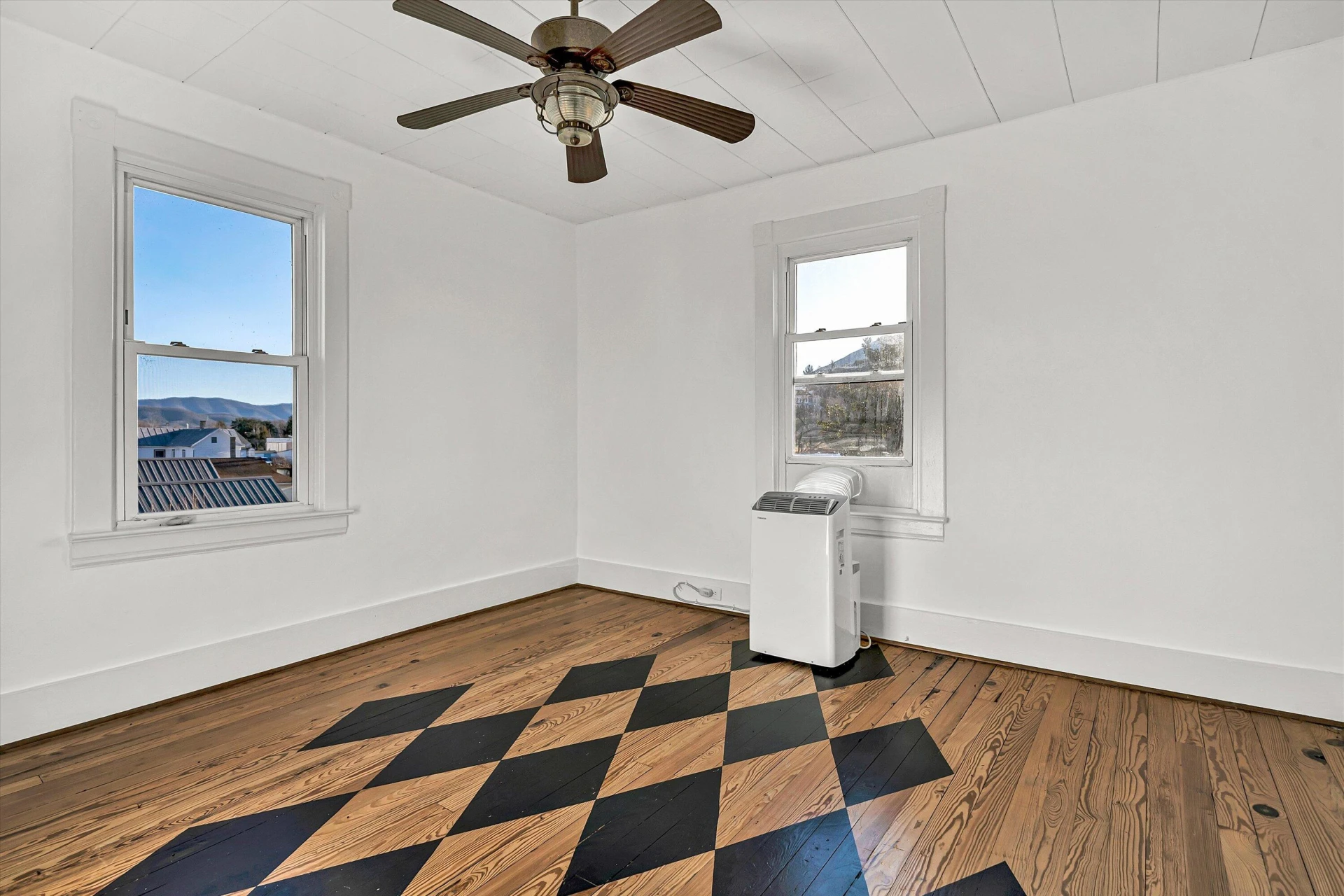 8 Middle ST - Photo 37