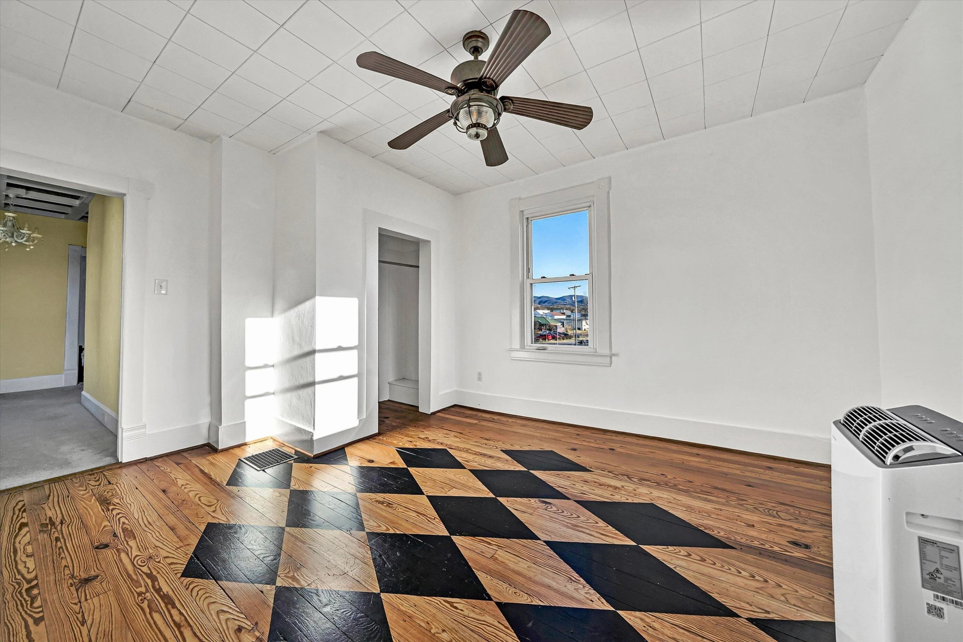 8 Middle ST - Photo 38