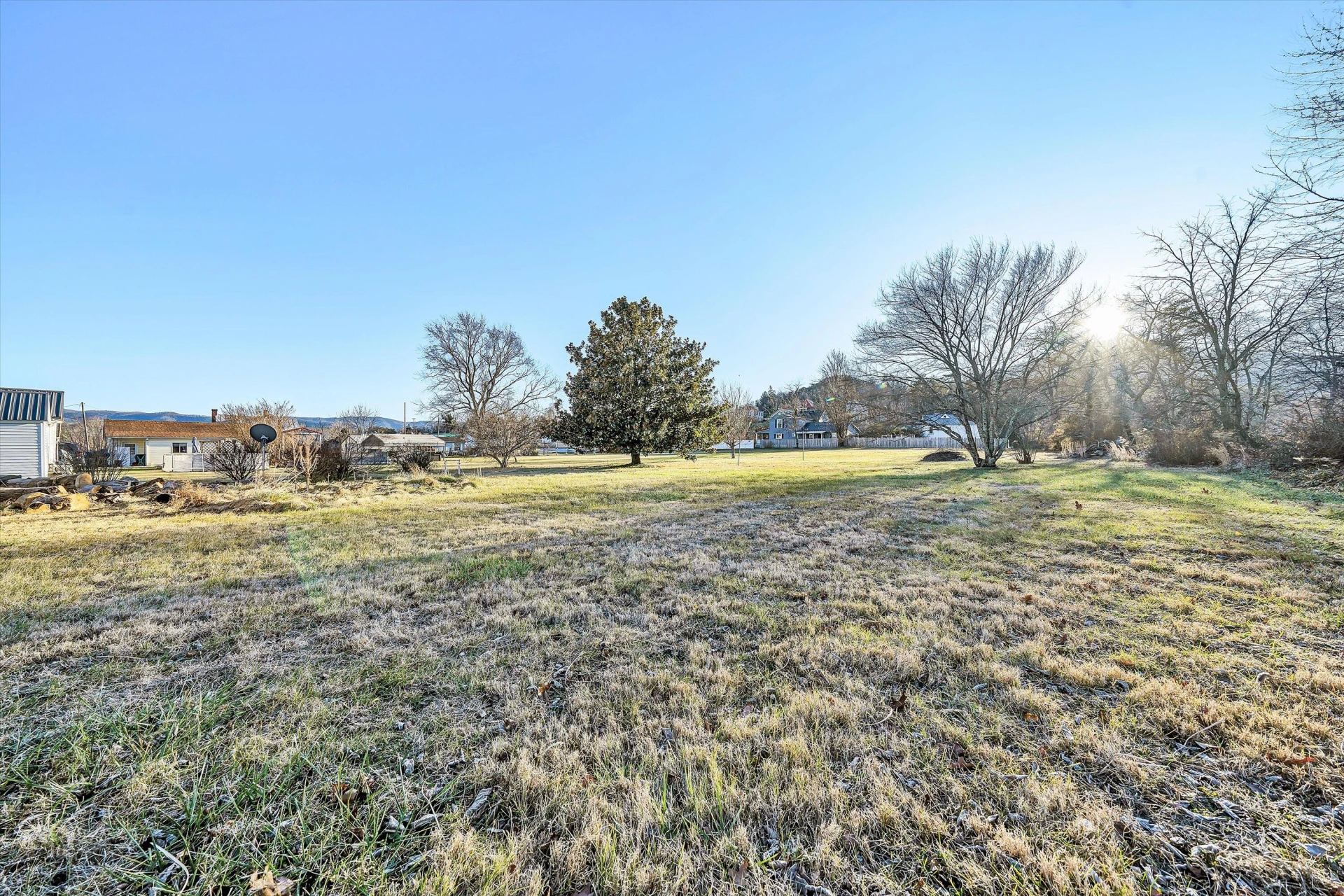 8 Middle ST - Photo 43