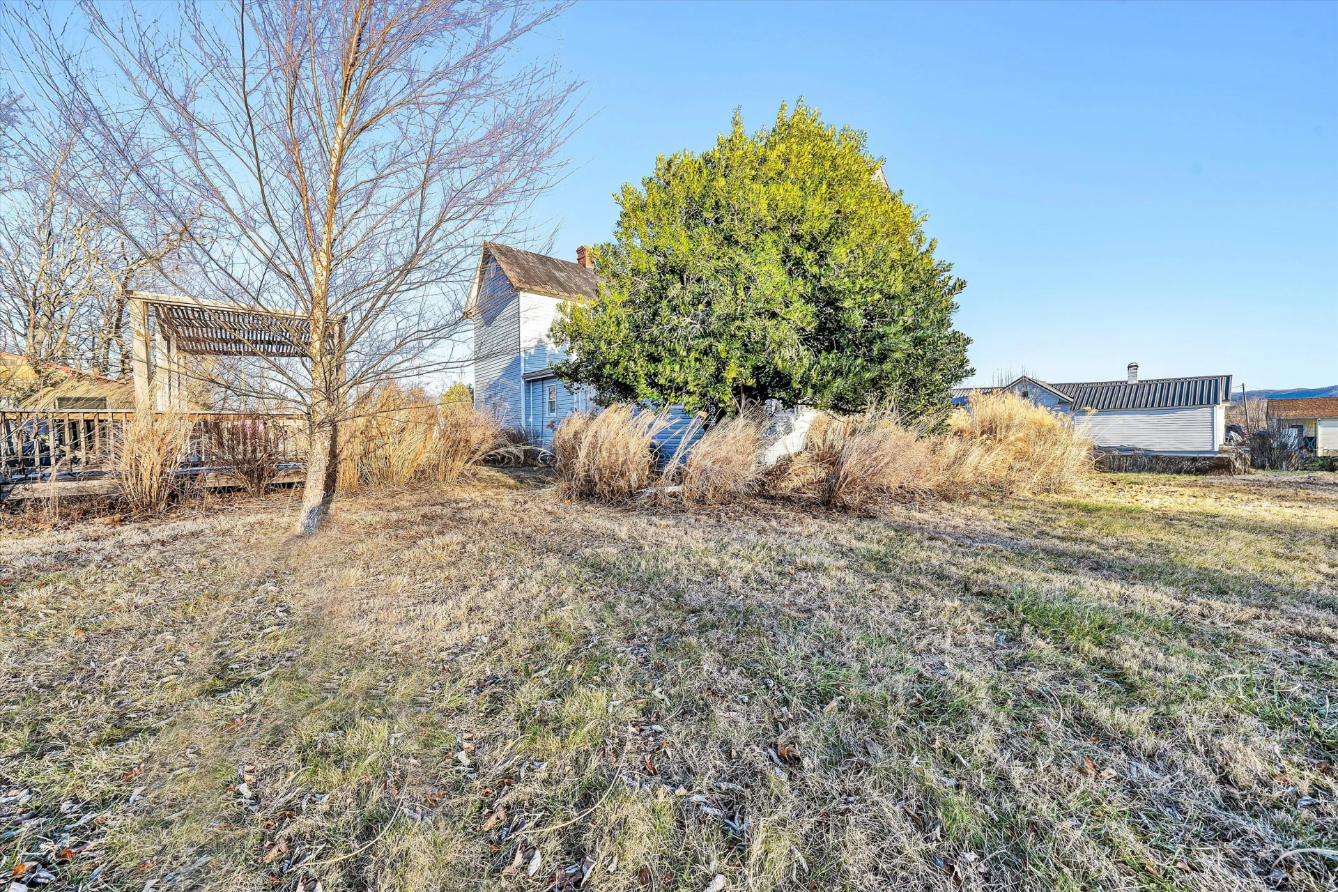 8 Middle ST - Photo 44