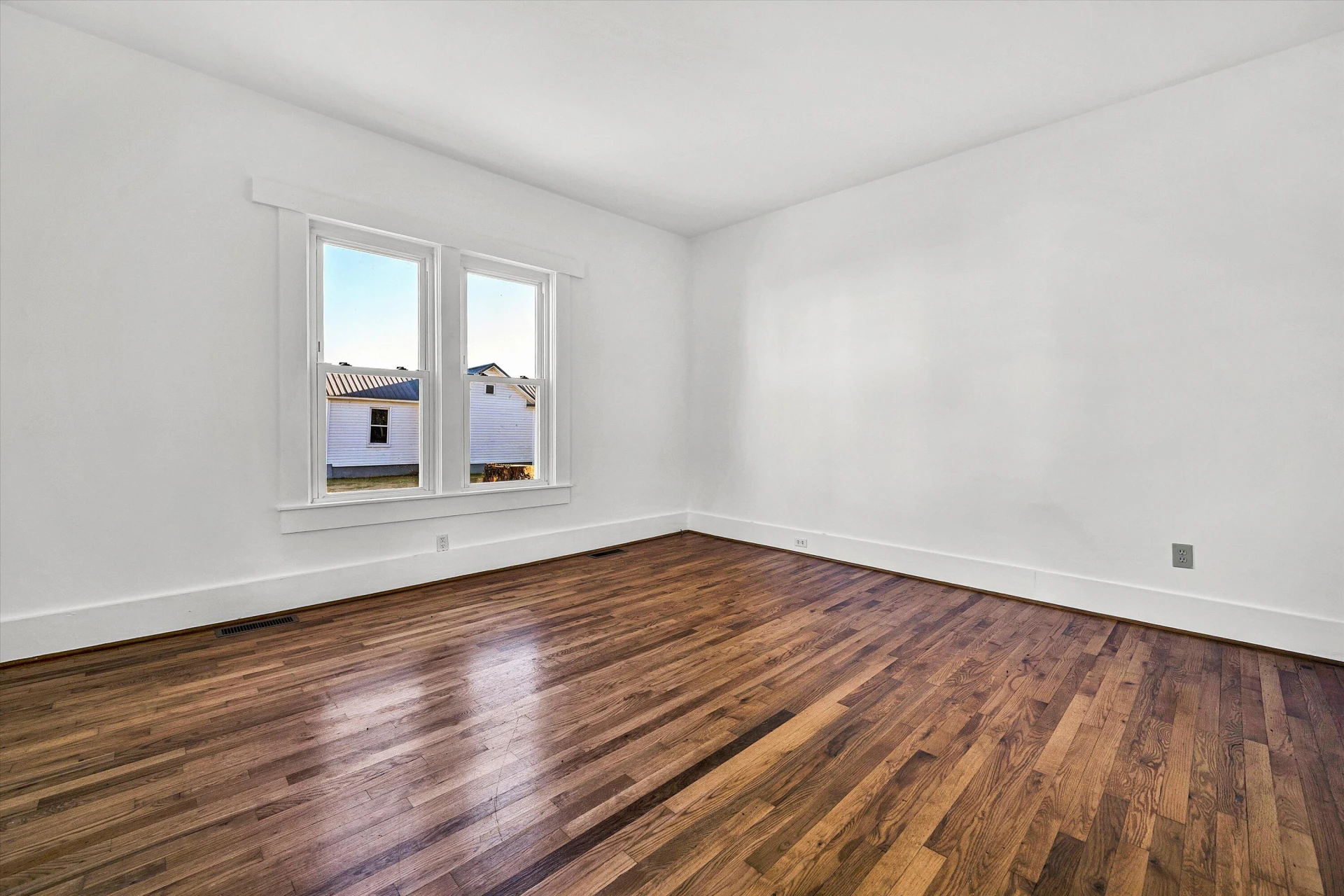 8 Middle ST - Photo 8