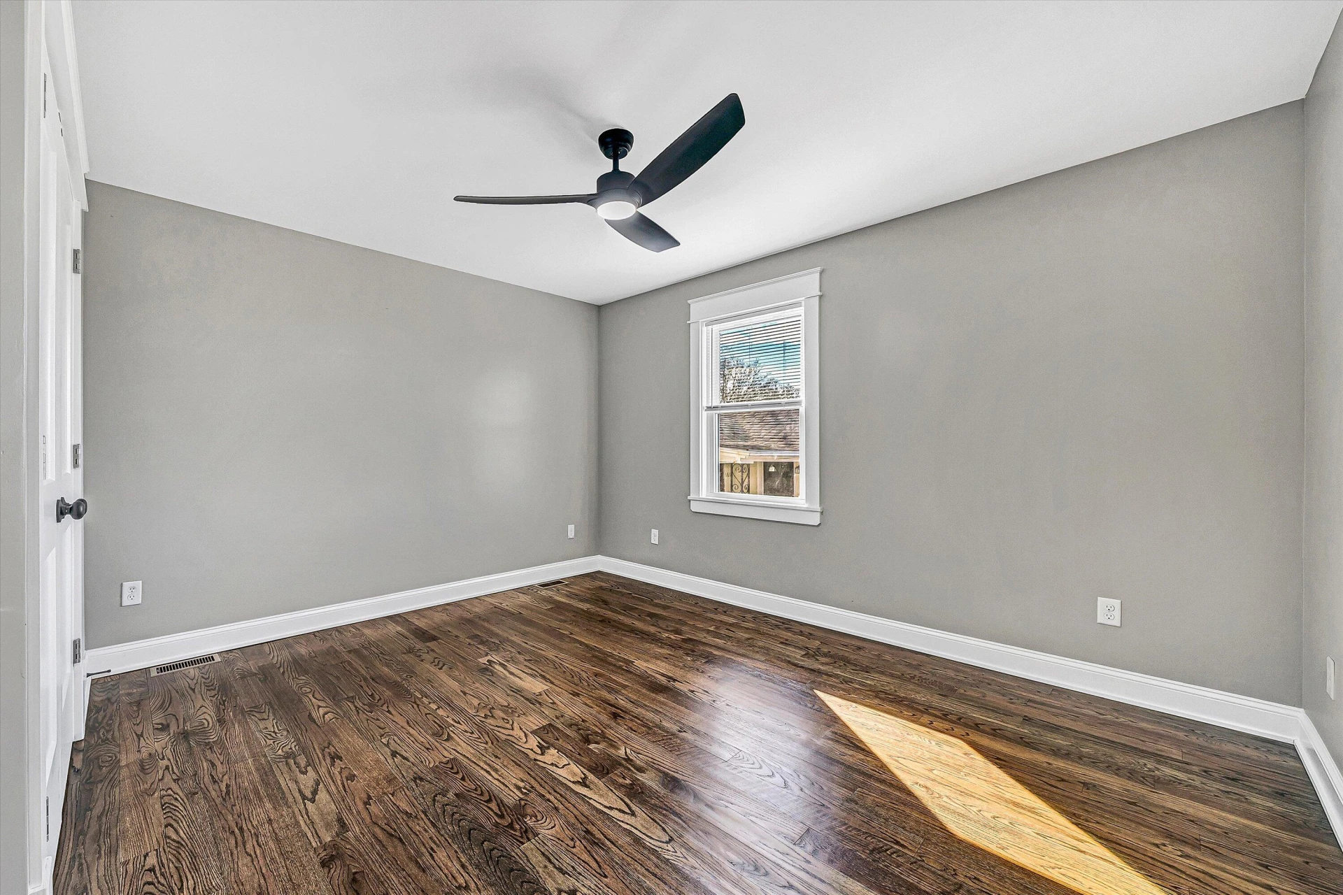 1617 Eastgate AVE NE - Photo 16