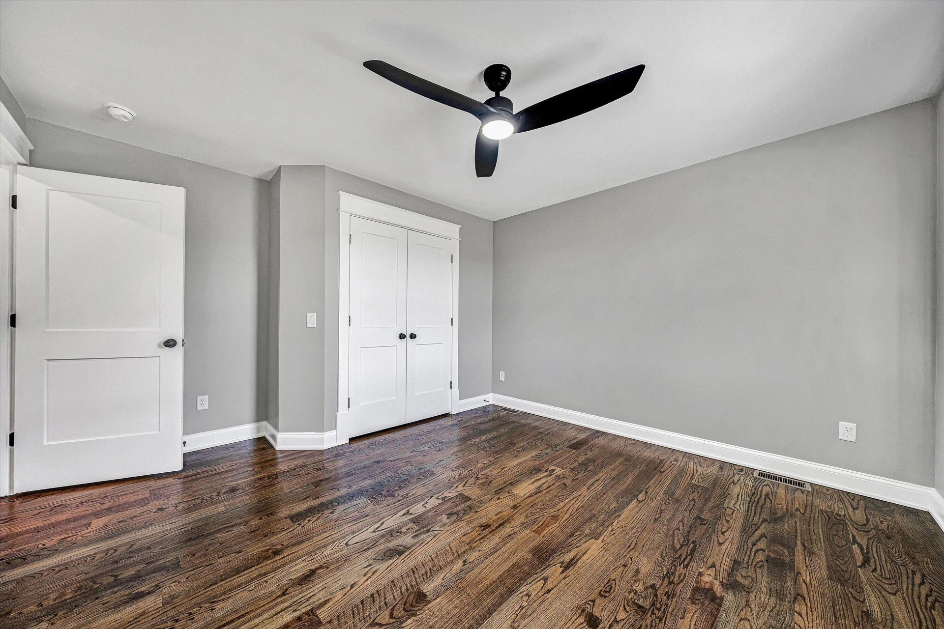 1617 Eastgate AVE NE - Photo 17