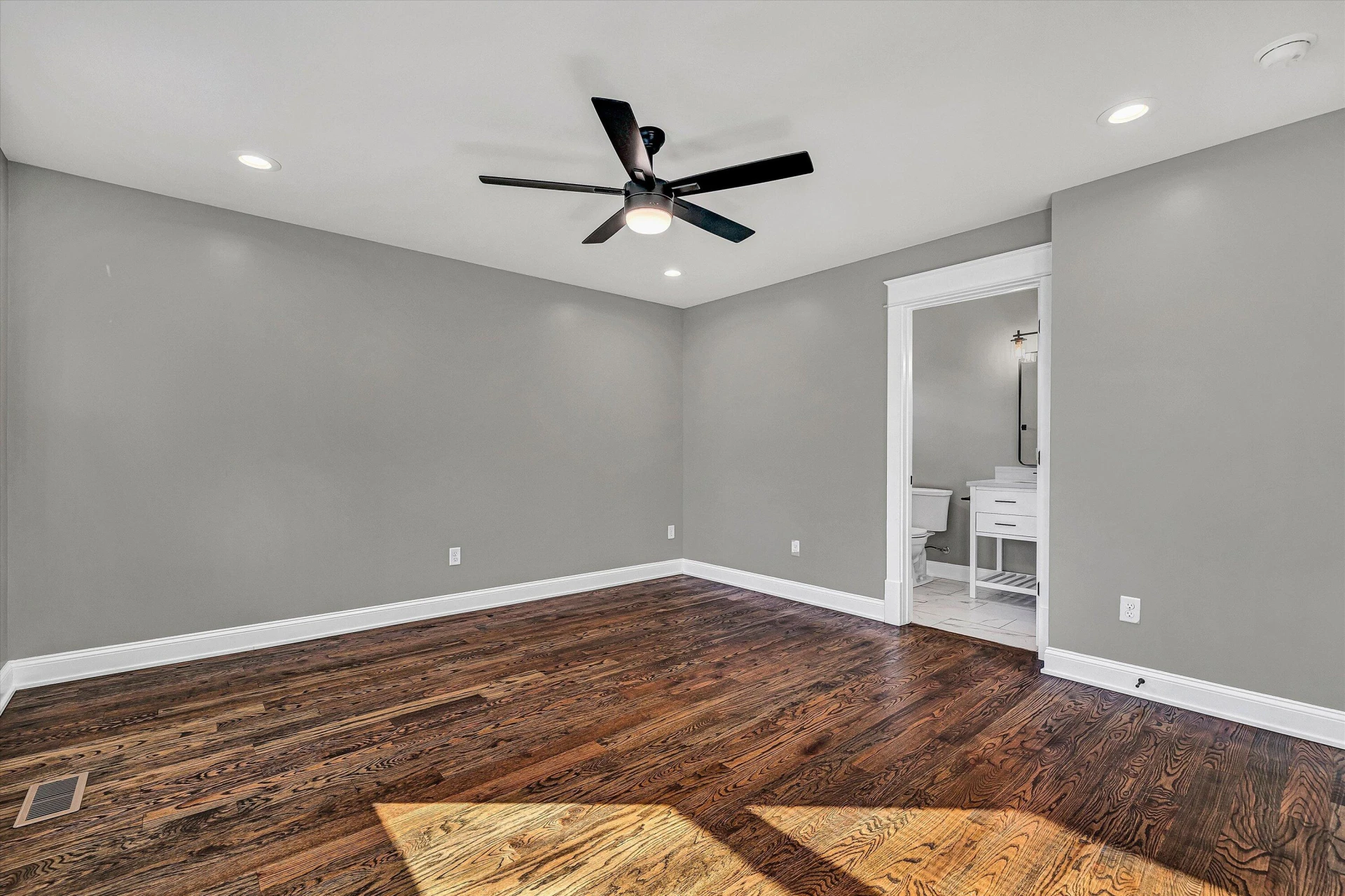 1617 Eastgate AVE NE - Photo 19