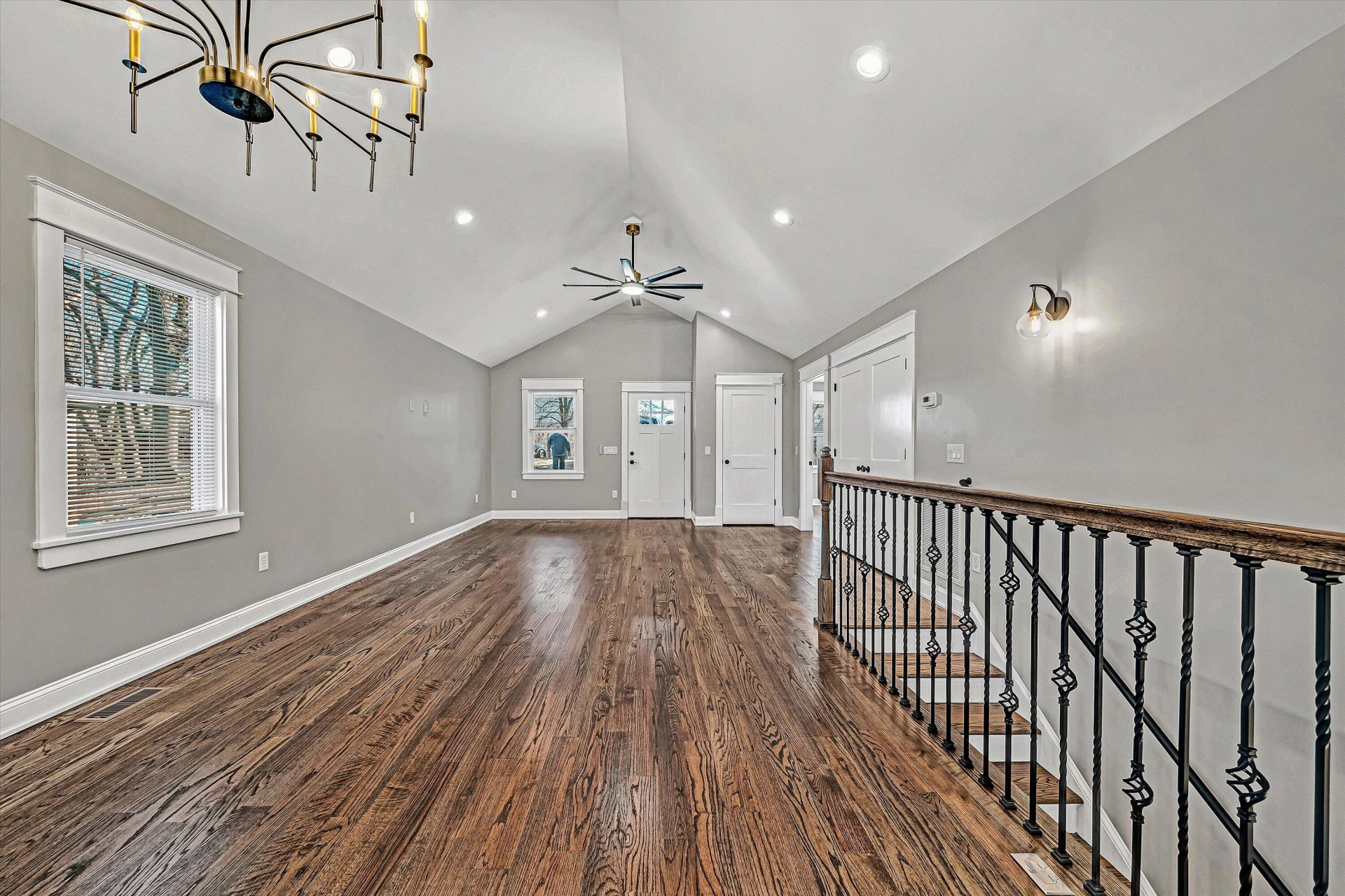 1617 Eastgate AVE NE - Photo 3