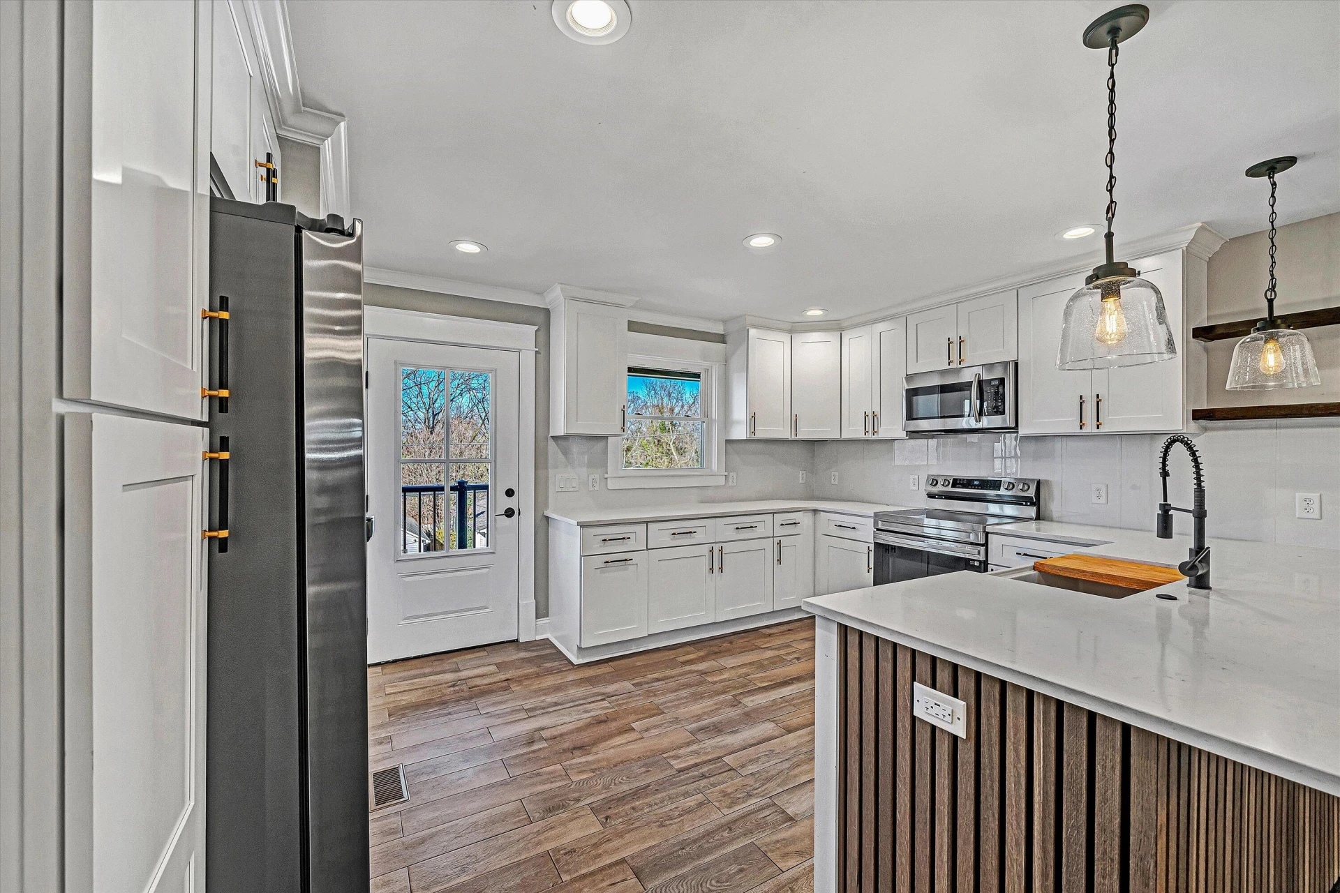 1617 Eastgate AVE NE - Photo 4